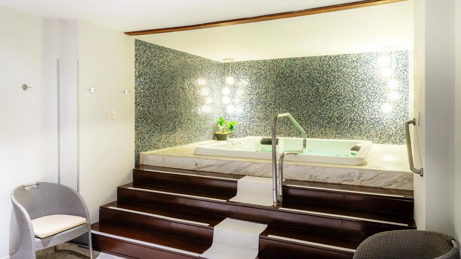 Massage, Bed in Palacio Mundo Imperial Riviera Diamante Acapulco All Inclusive