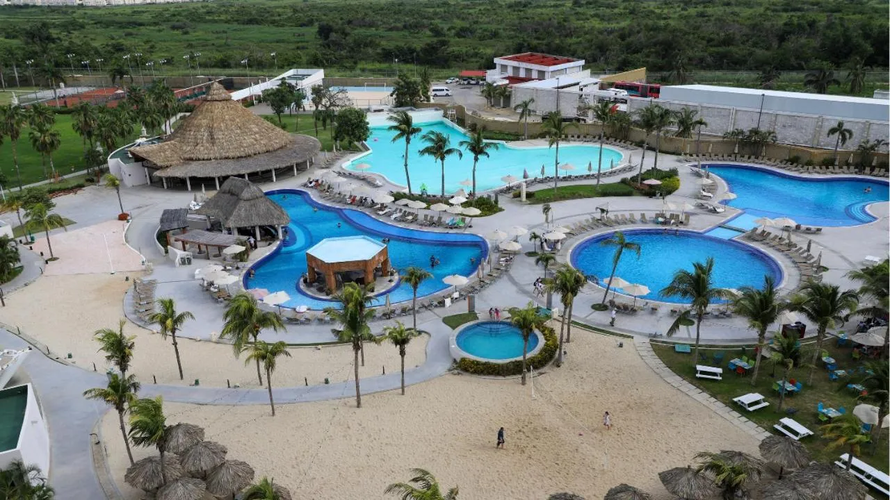 Day in Palacio Mundo Imperial Riviera Diamante Acapulco All Inclusive