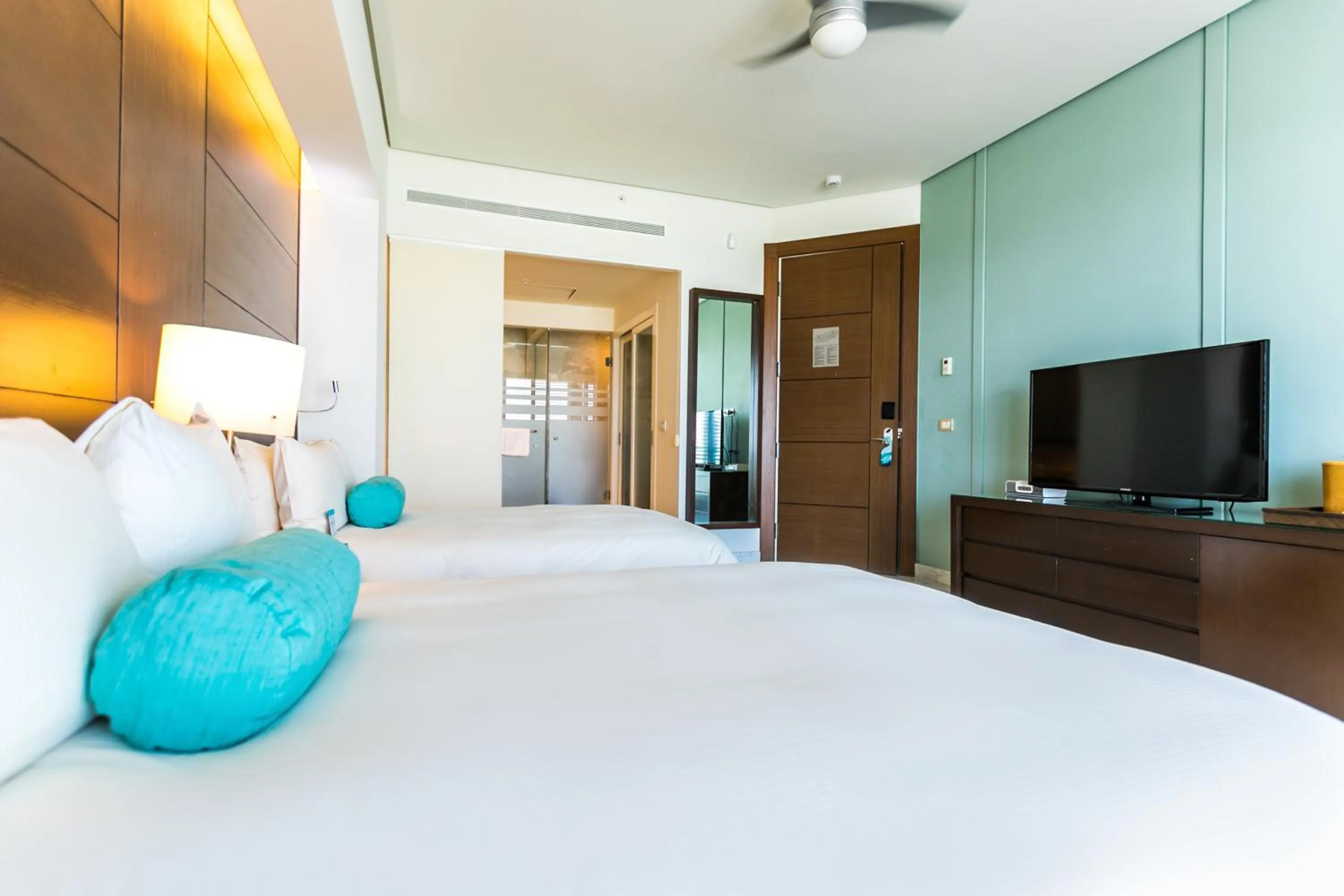 Photo of the whole room, Bed in Palacio Mundo Imperial Riviera Diamante Acapulco All Inclusive