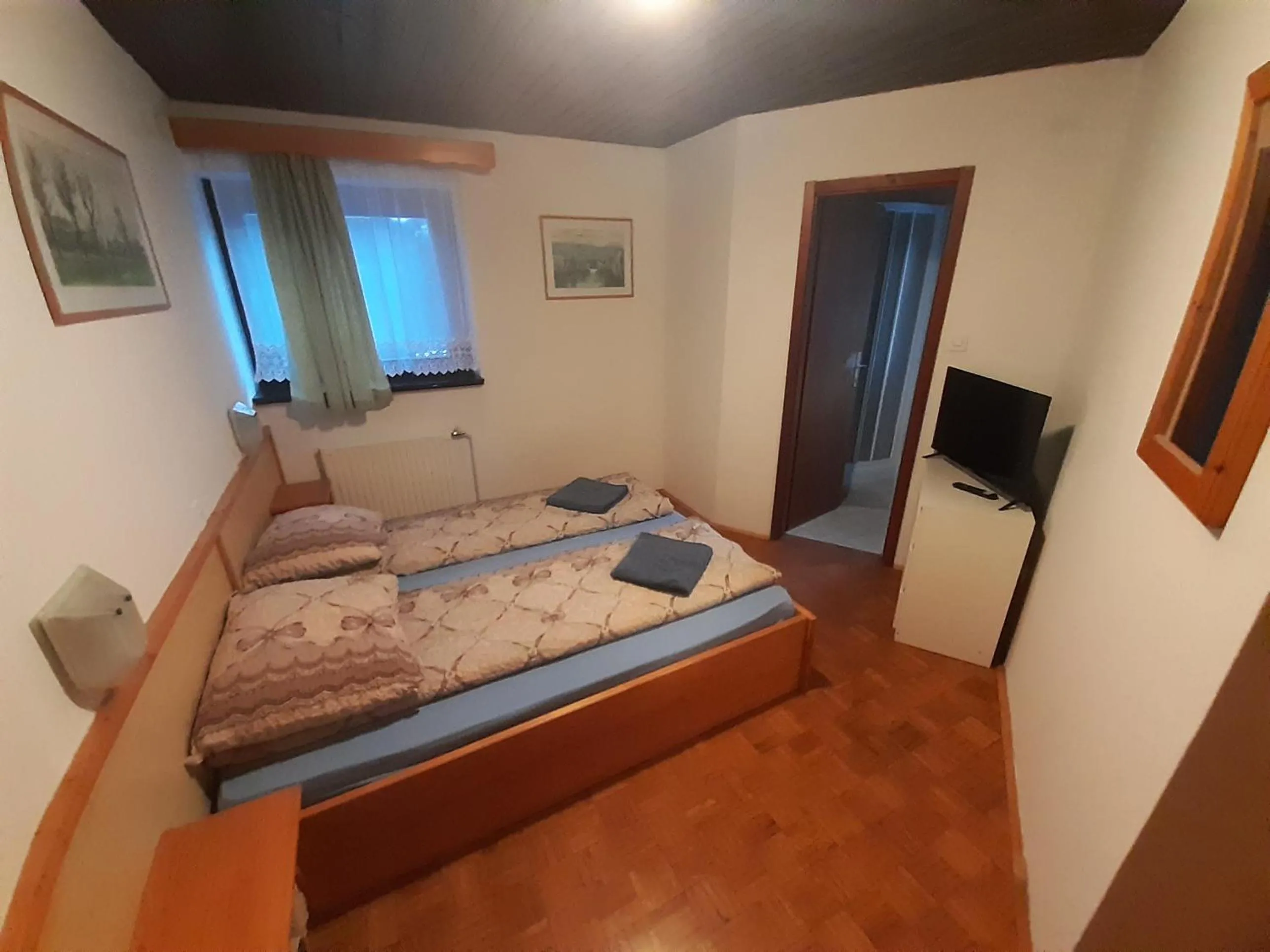 Double Room with Private Bathroom - single occupancy in Rooms Barovc by the Lake Jasna