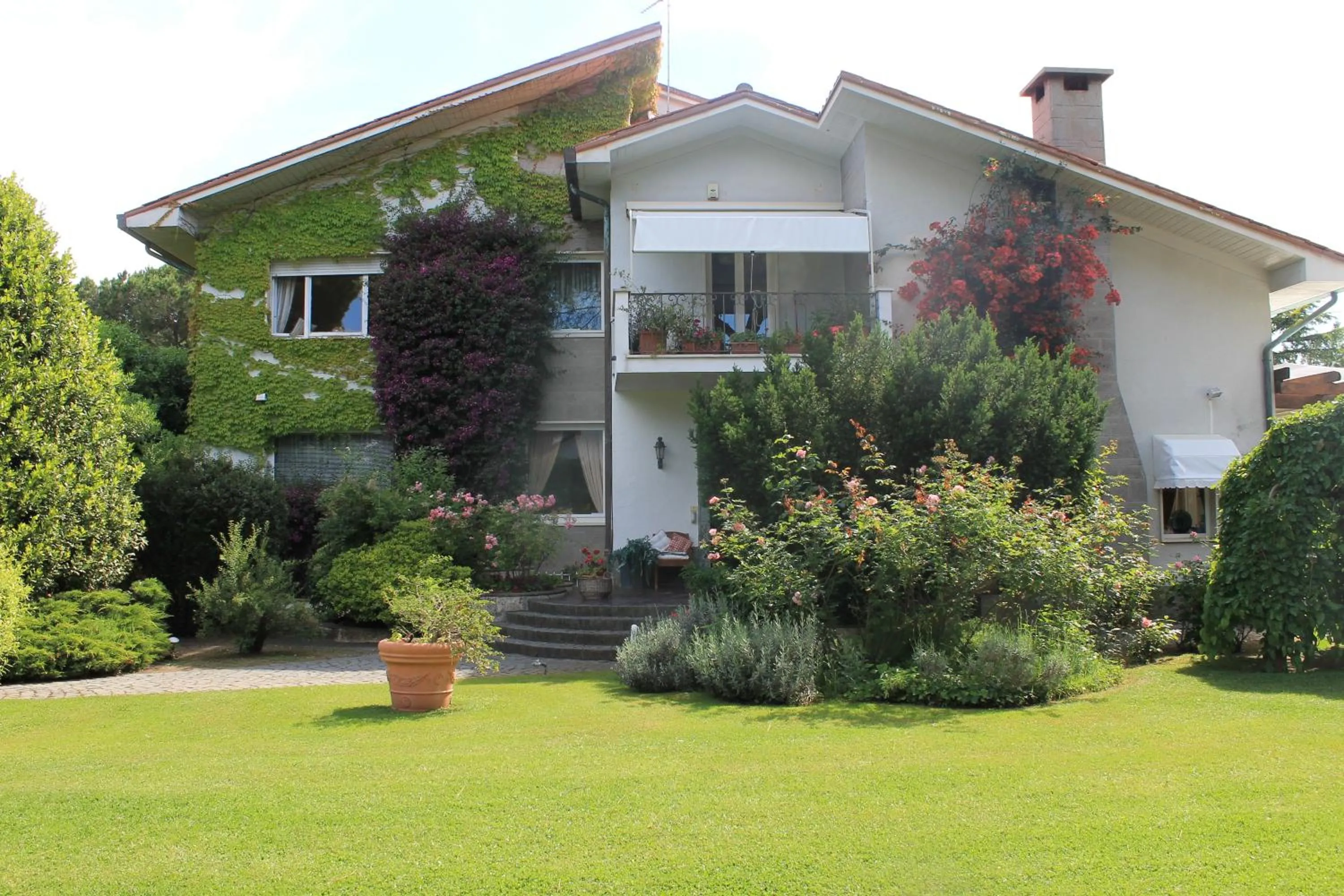 Facade/entrance in La Gaura Guest House