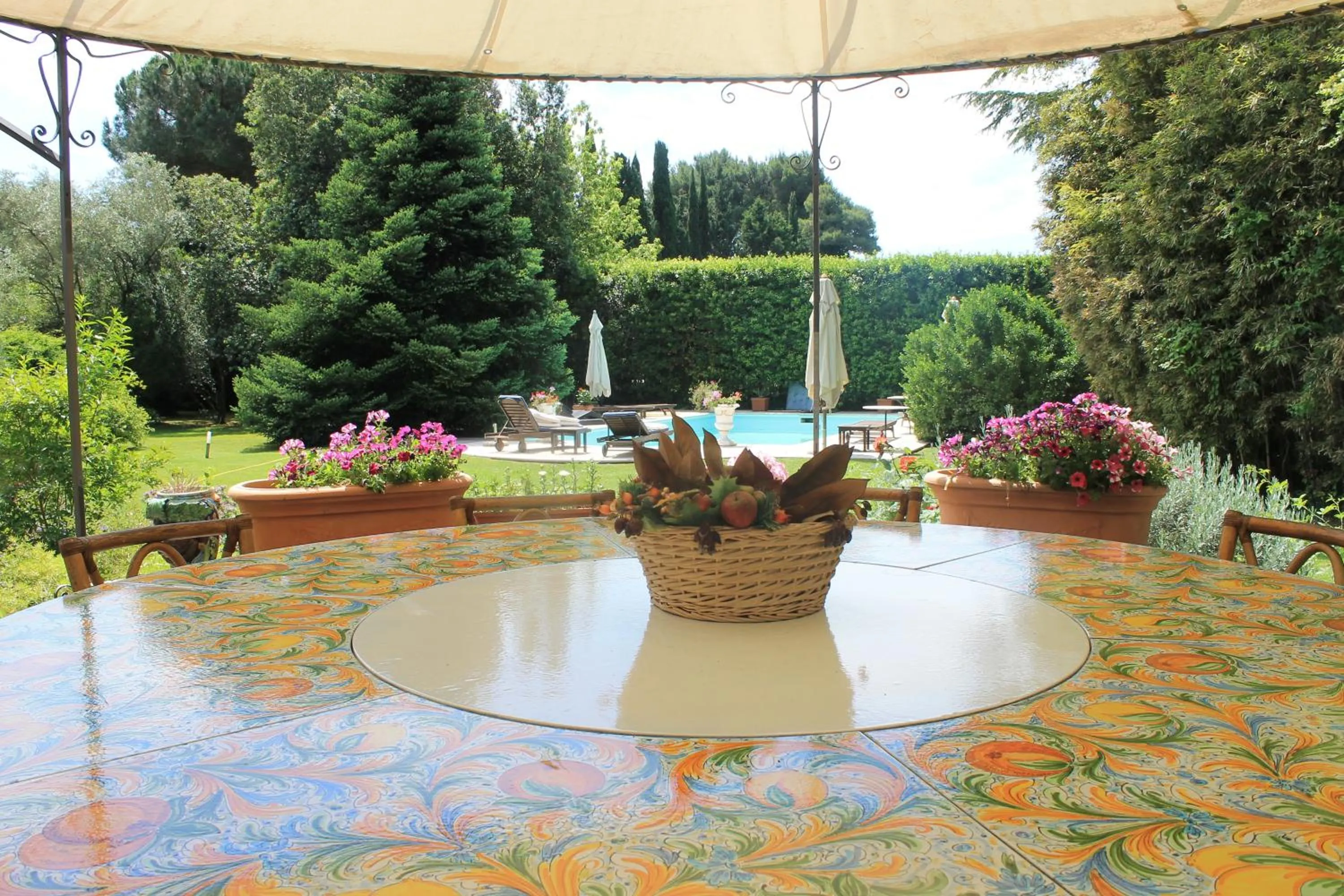 Restaurant/places to eat in La Gaura Guest House