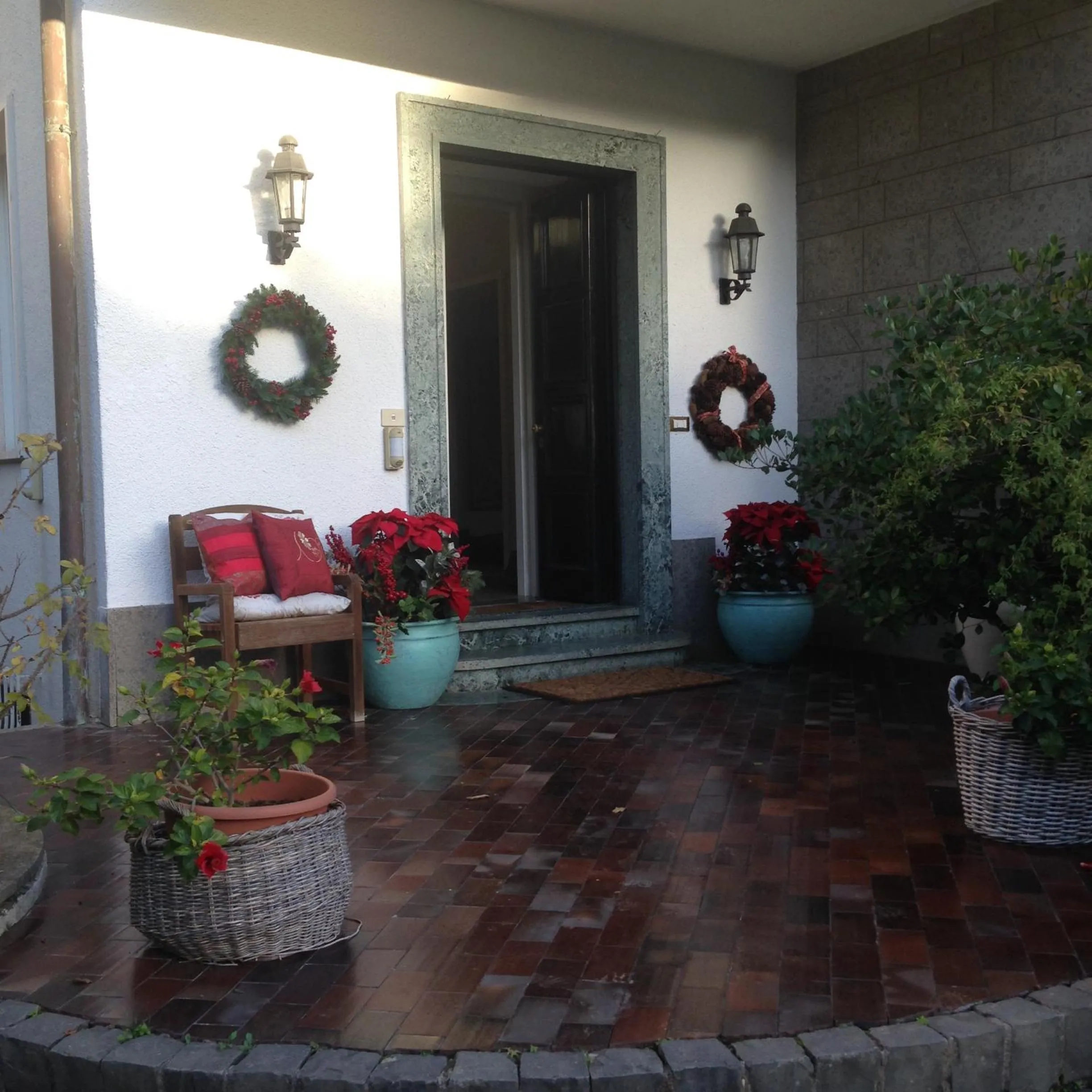 Facade/entrance in La Gaura Guest House