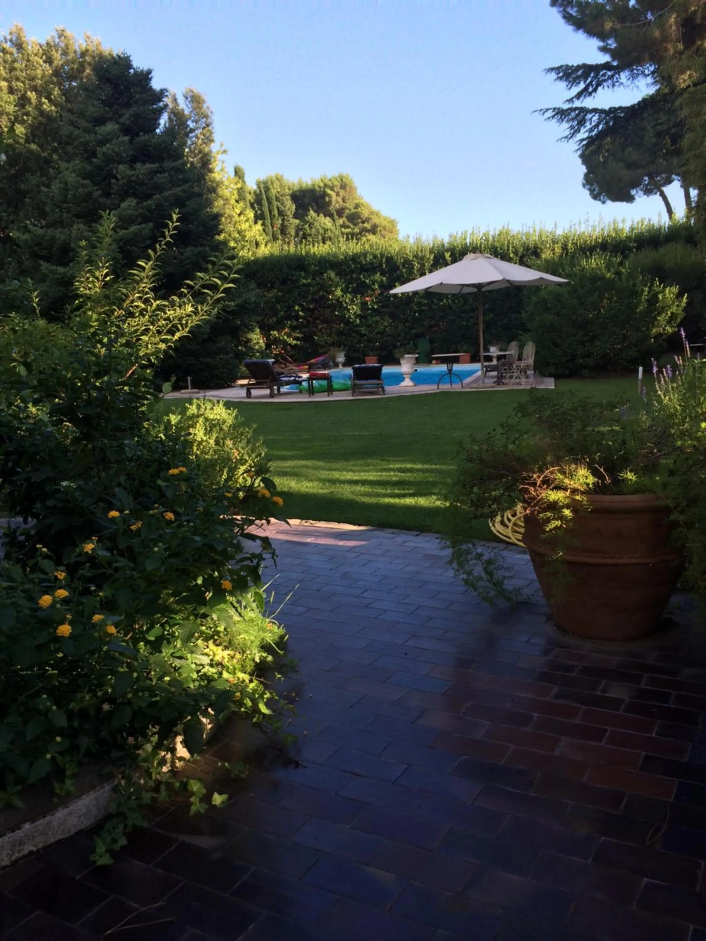 Patio in La Gaura Guest House