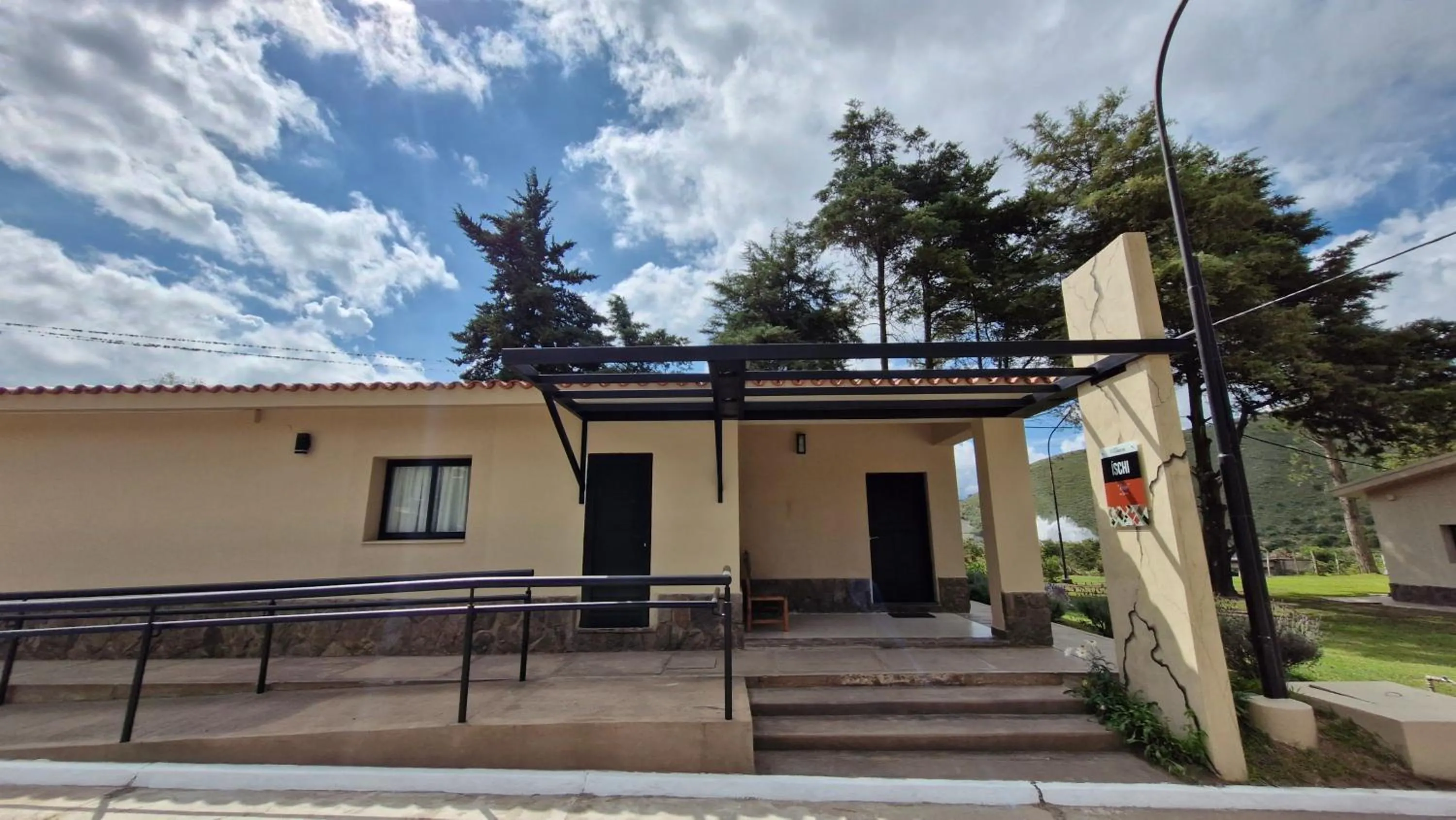 Three-Bedroom House in Hostería La Angostura