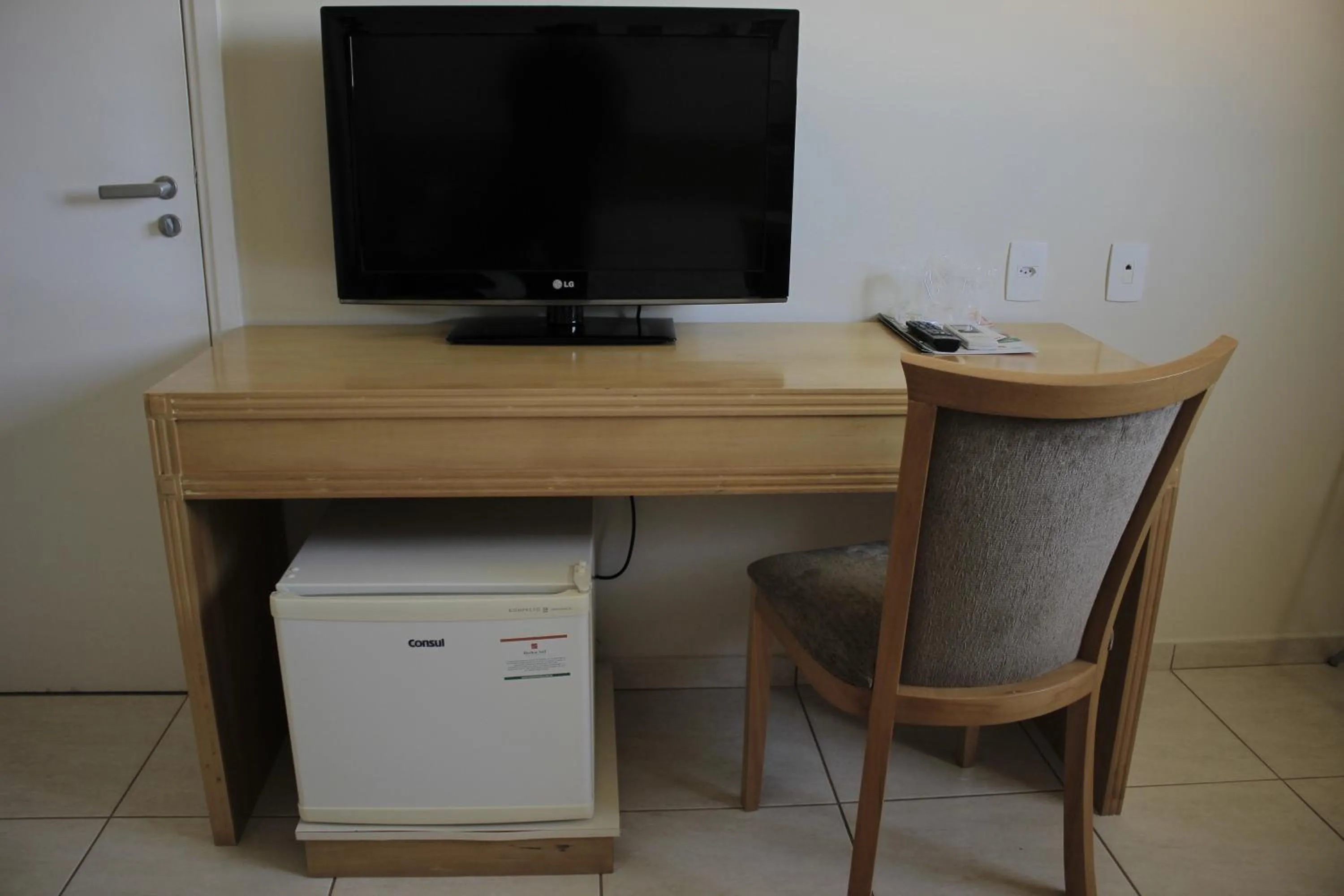 TV and multimedia in Harbor Self Graciosa Hotel