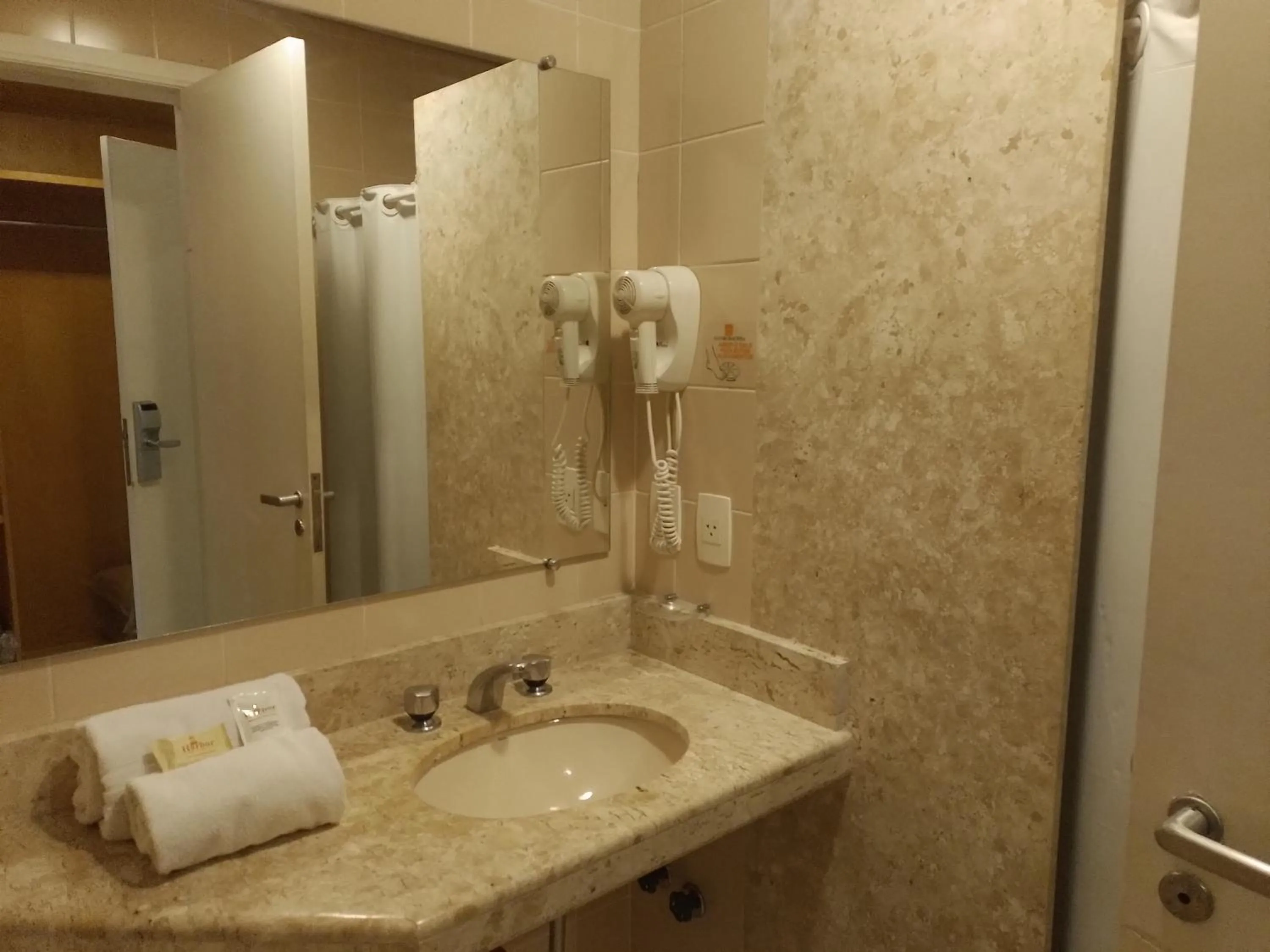 Bathroom in Harbor Self Graciosa Hotel