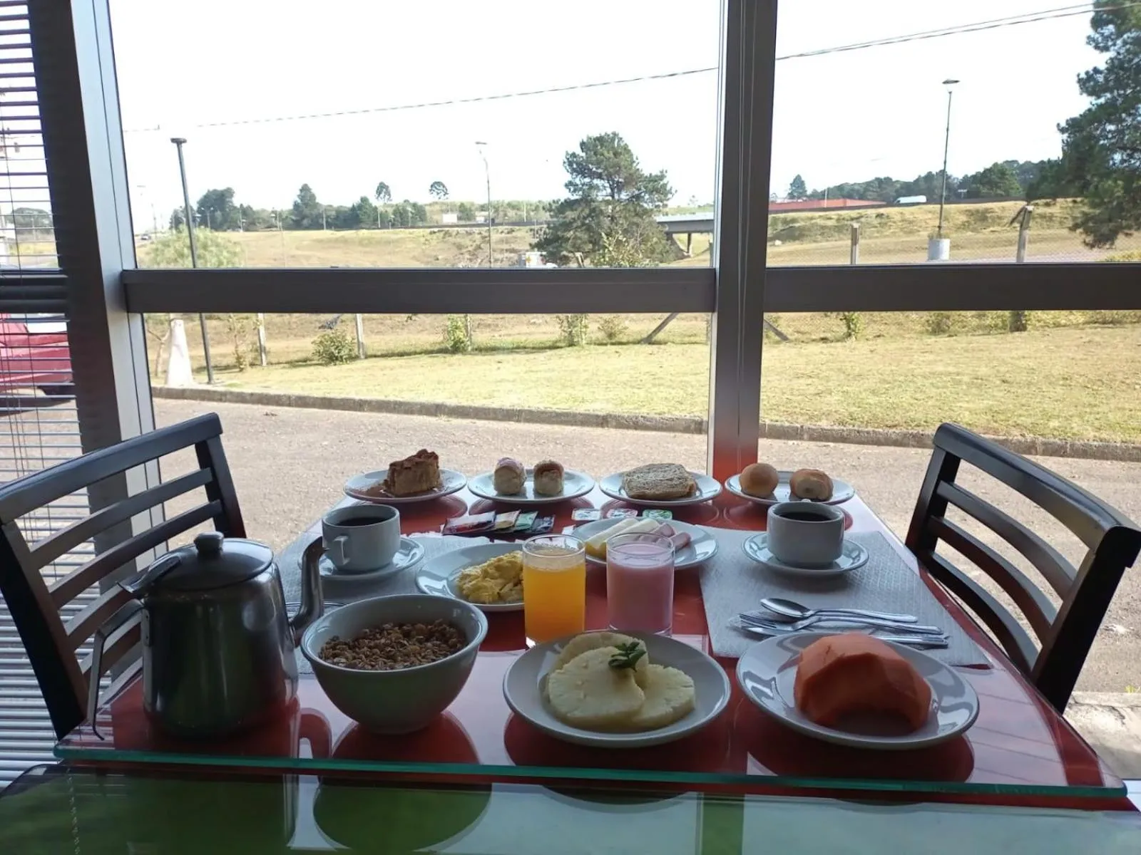 Food and drinks in Harbor Self Graciosa Hotel