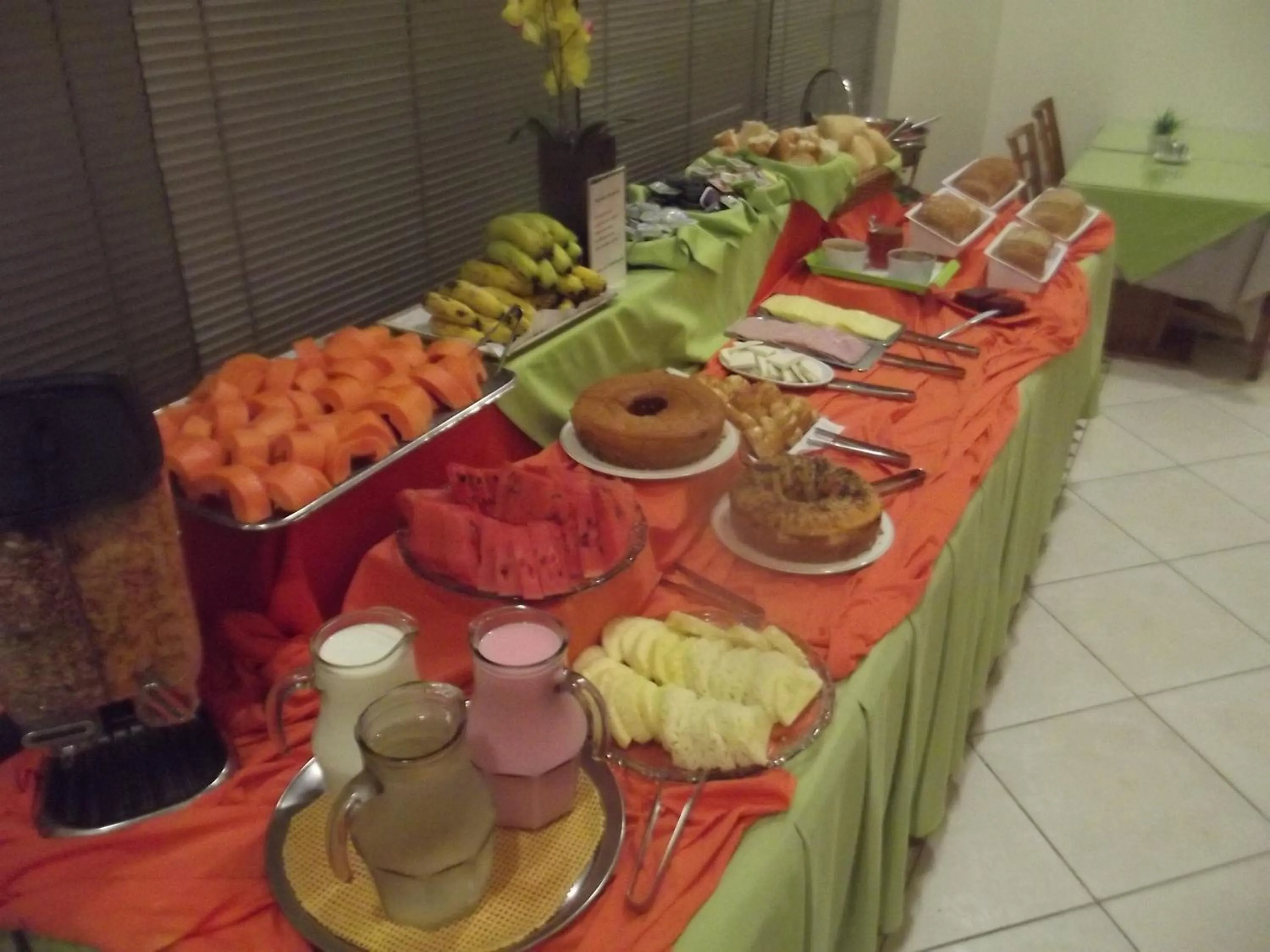 Restaurant/places to eat in Harbor Self Graciosa Hotel