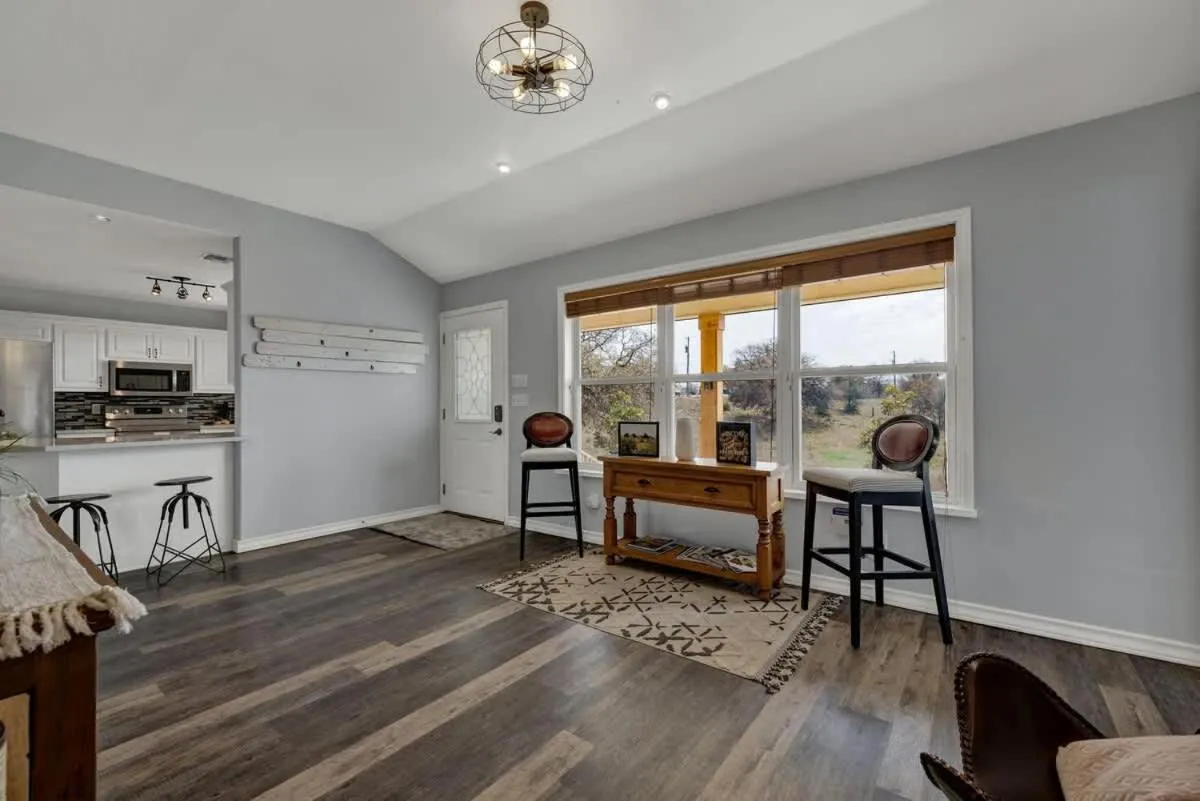 Living room in Starlight Meadows 3 mi to Downtown w/hot tub