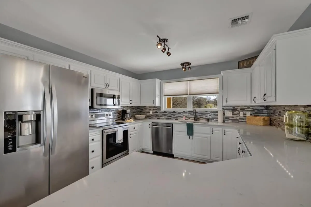 Kitchen or kitchenette in Starlight Meadows 3 mi to Downtown w/hot tub