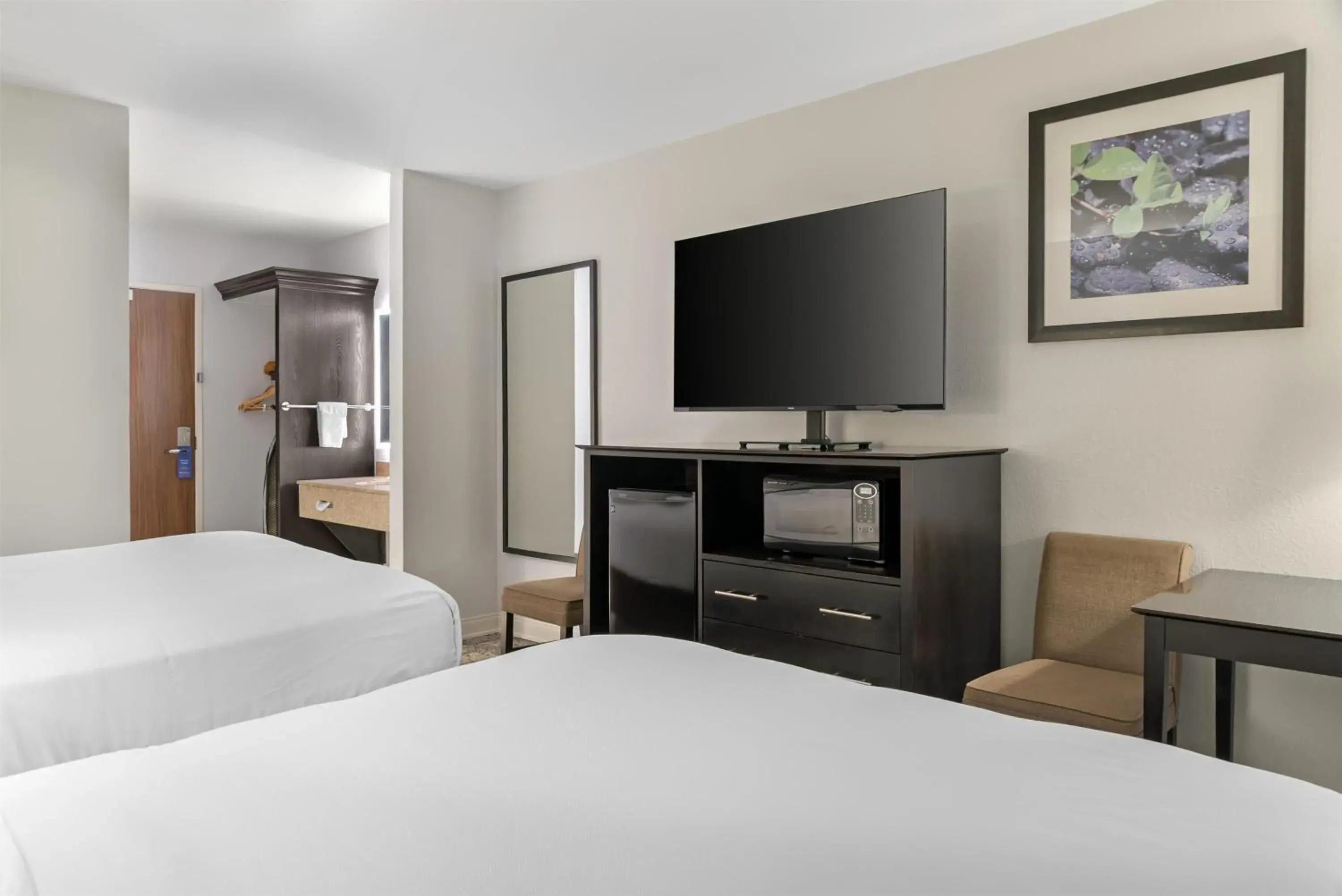 Bedroom, Bed in Best Western Lakewinds Bedroom, Bed in Best Western Lakewinds