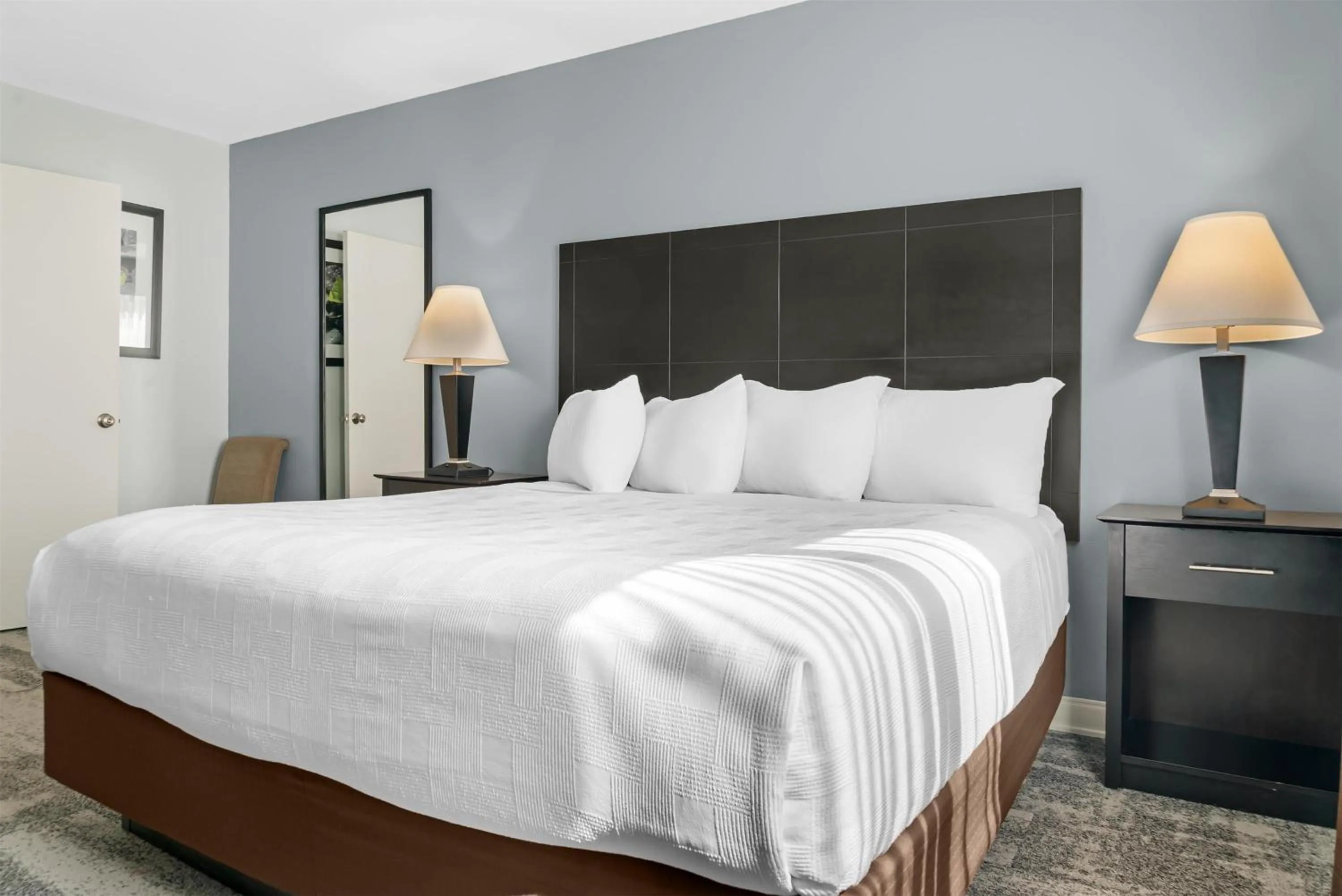 Bedroom, Bed in Best Western Lakewinds