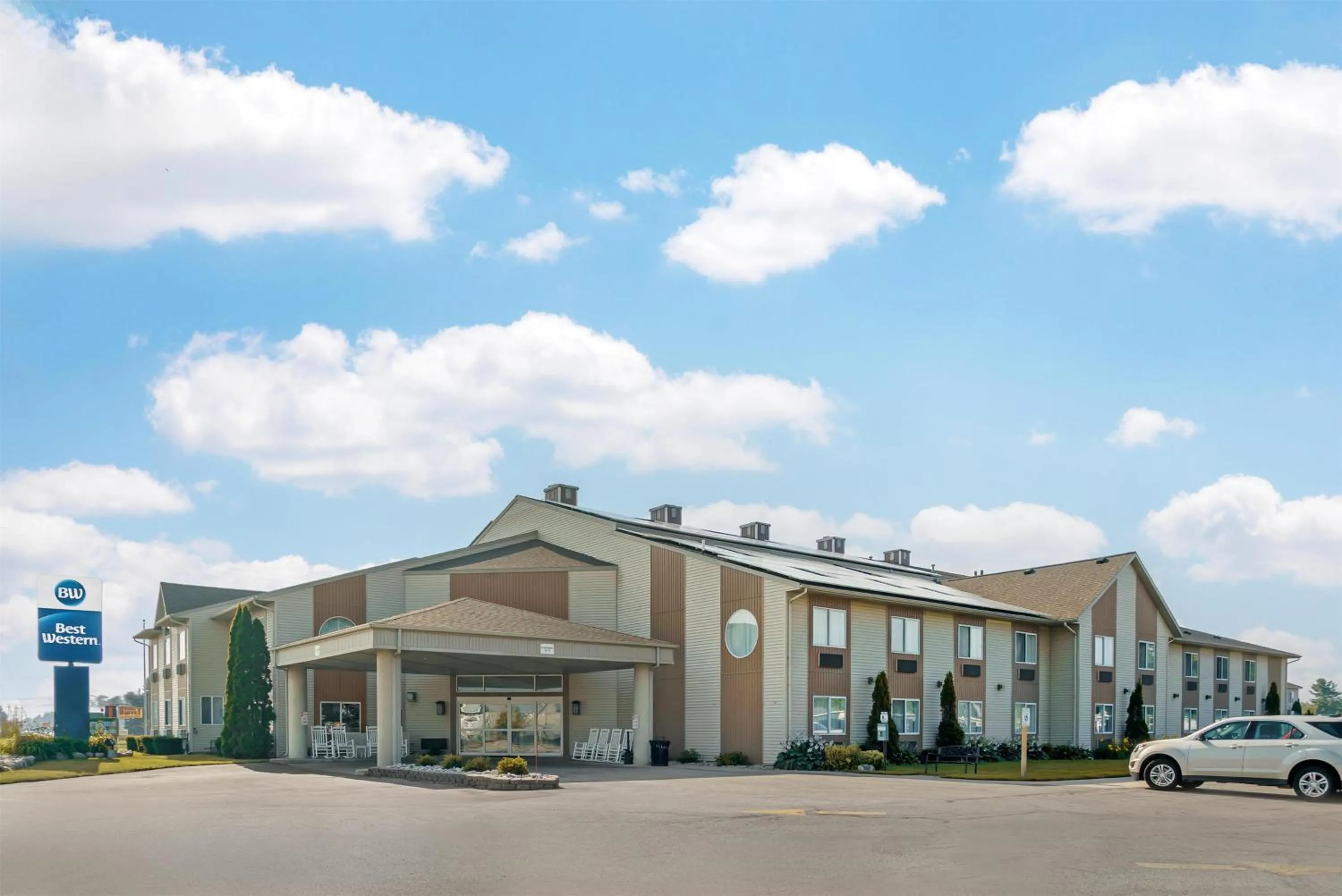 Property building in Best Western Lakewinds