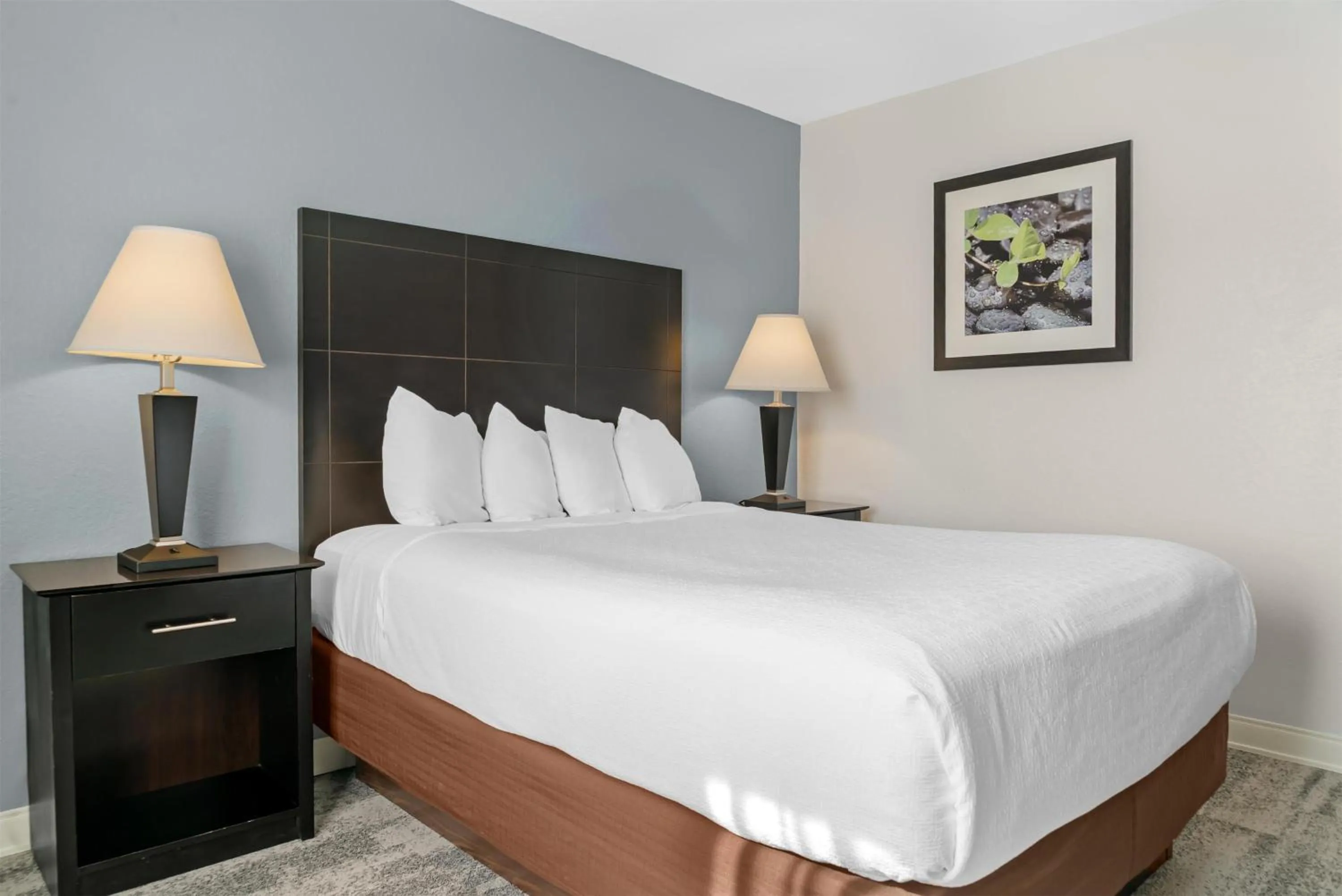 Bedroom, Bed in Best Western Lakewinds