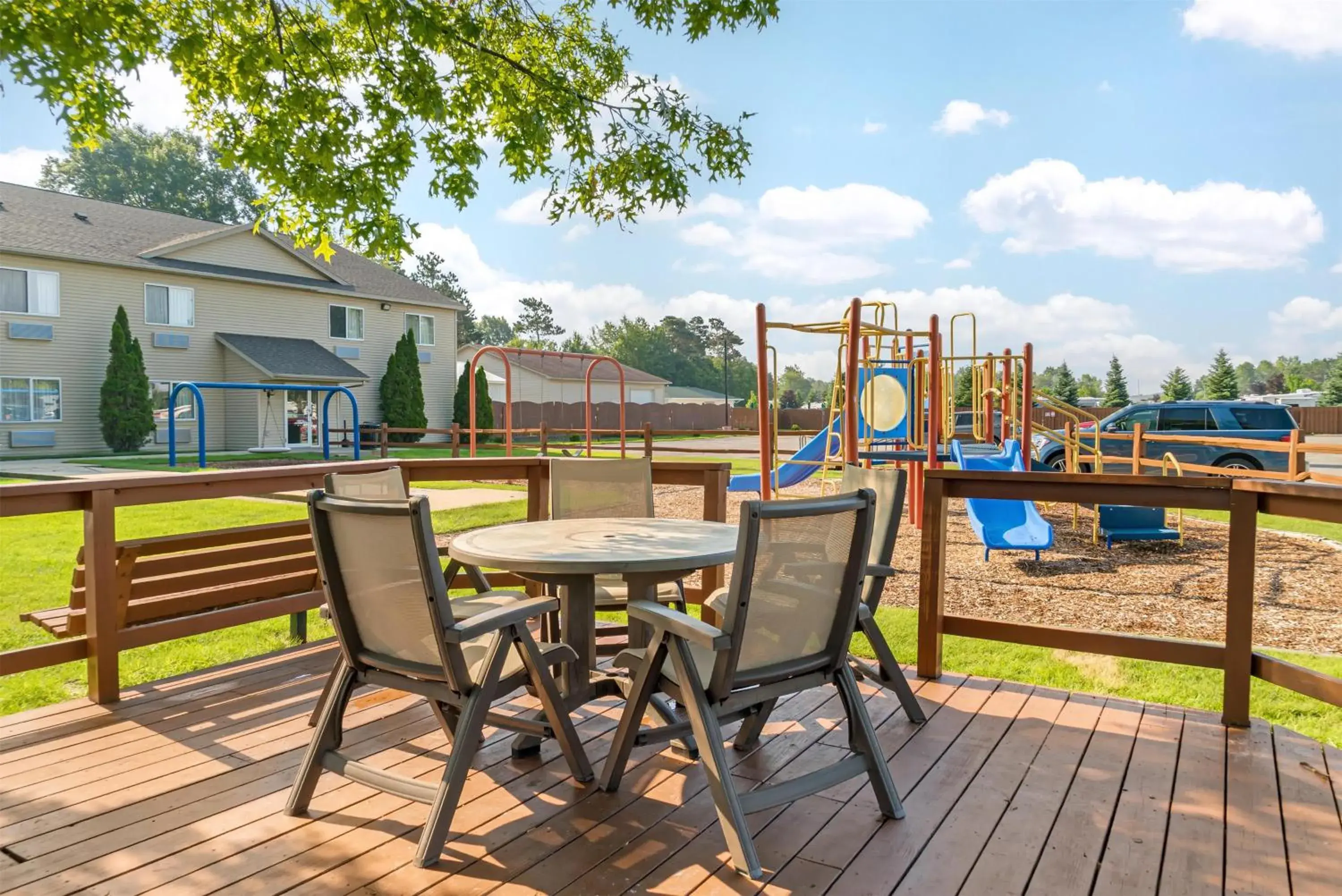 Property building in Best Western Lakewinds Property building in Best Western Lakewinds