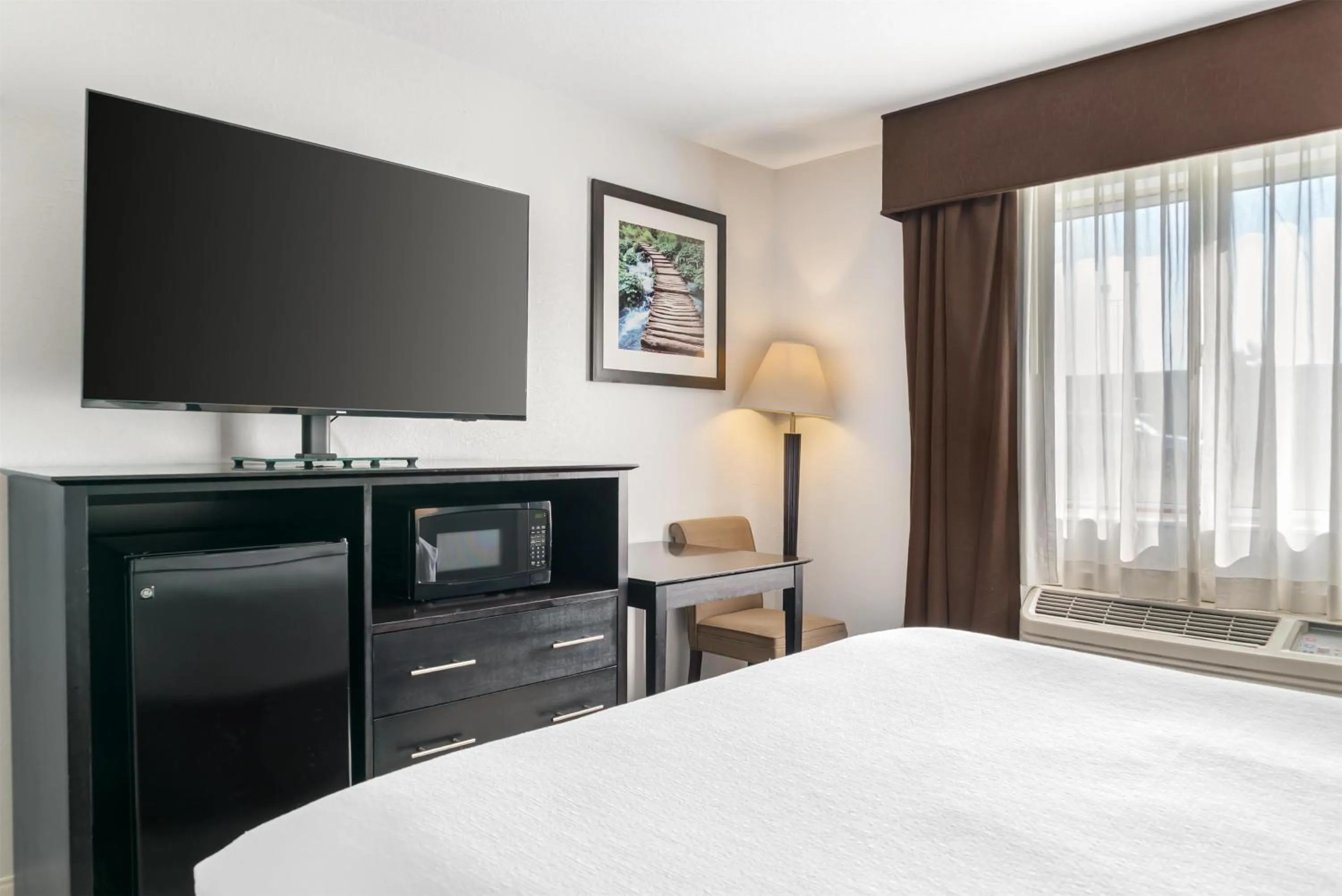 Bedroom, Bed in Best Western Lakewinds