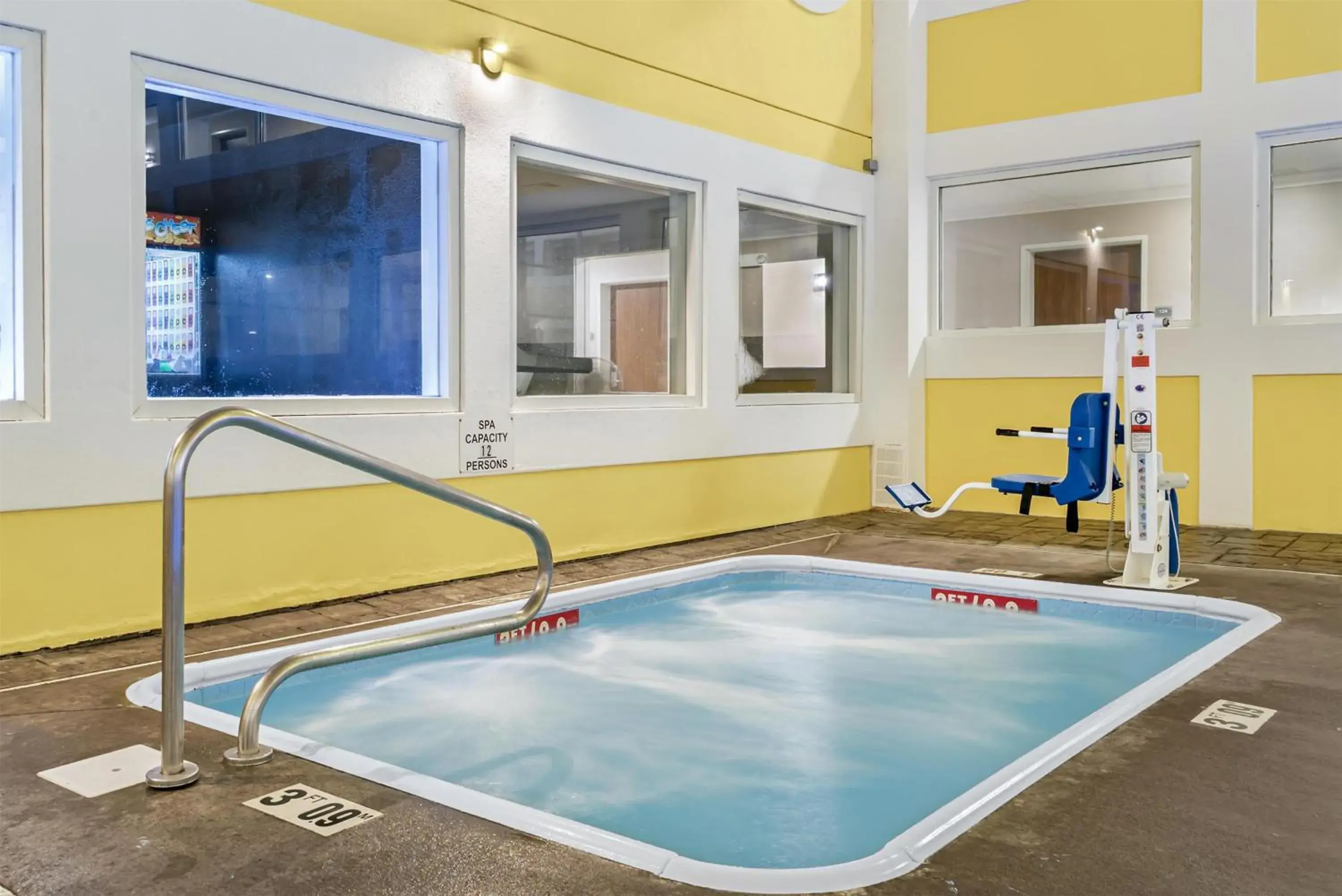 Pool view in Best Western Lakewinds Pool view in Best Western Lakewinds