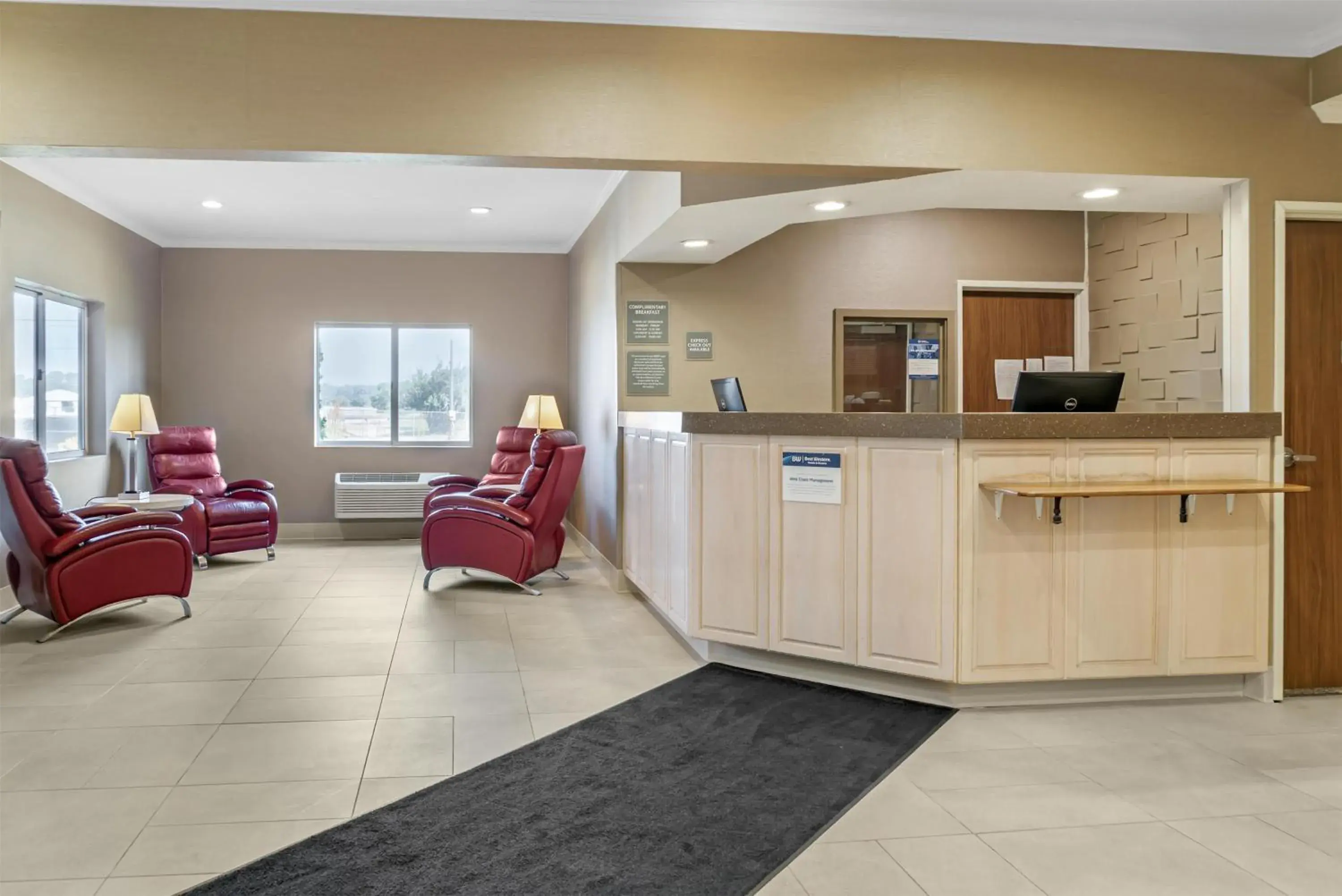 Lobby or reception in Best Western Lakewinds Lobby or reception in Best Western Lakewinds