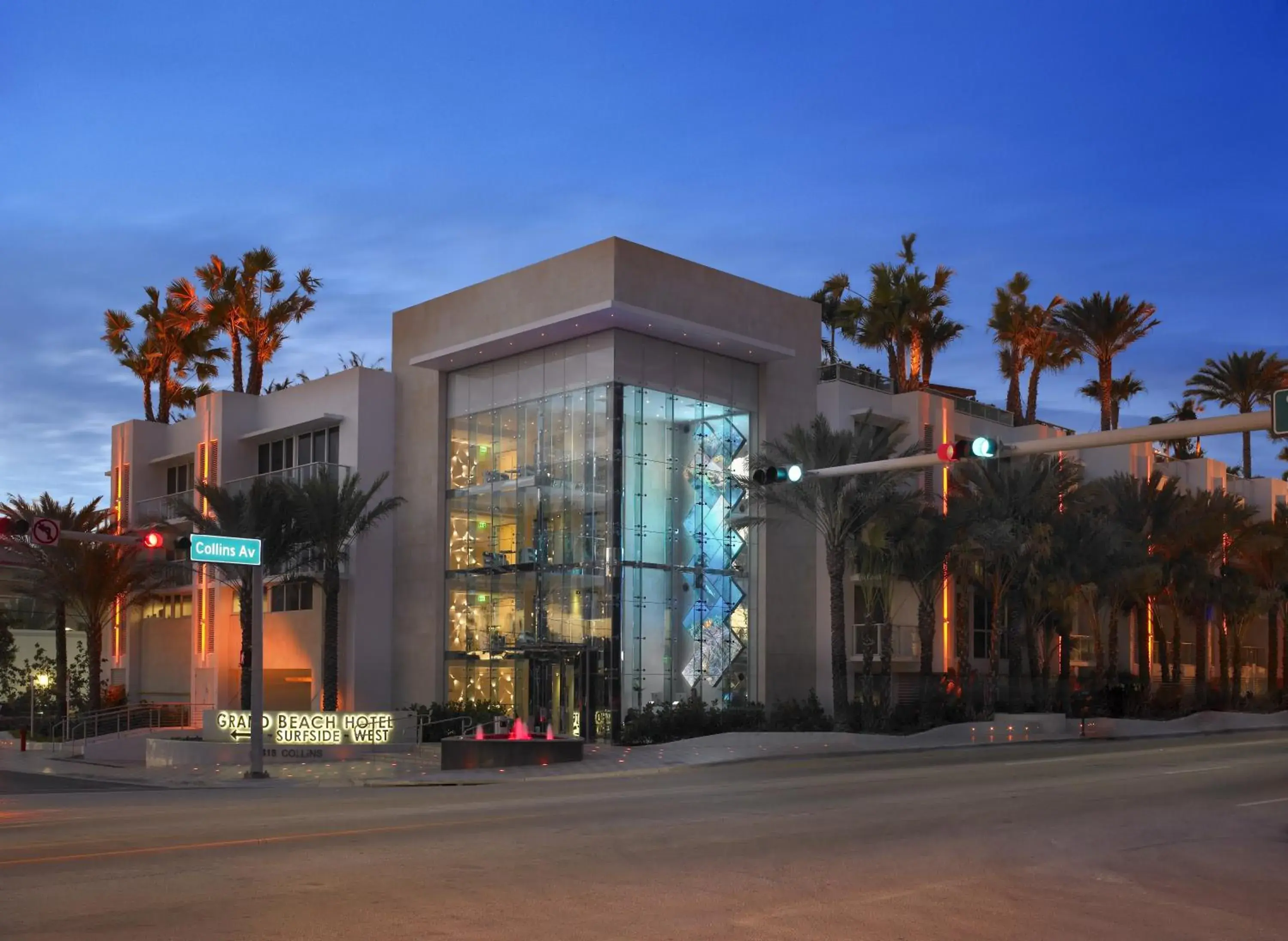 Facade/entrance in Grand Beach Hotel Surfside West Facade/entrance in Grand Beach Hotel Surfside West