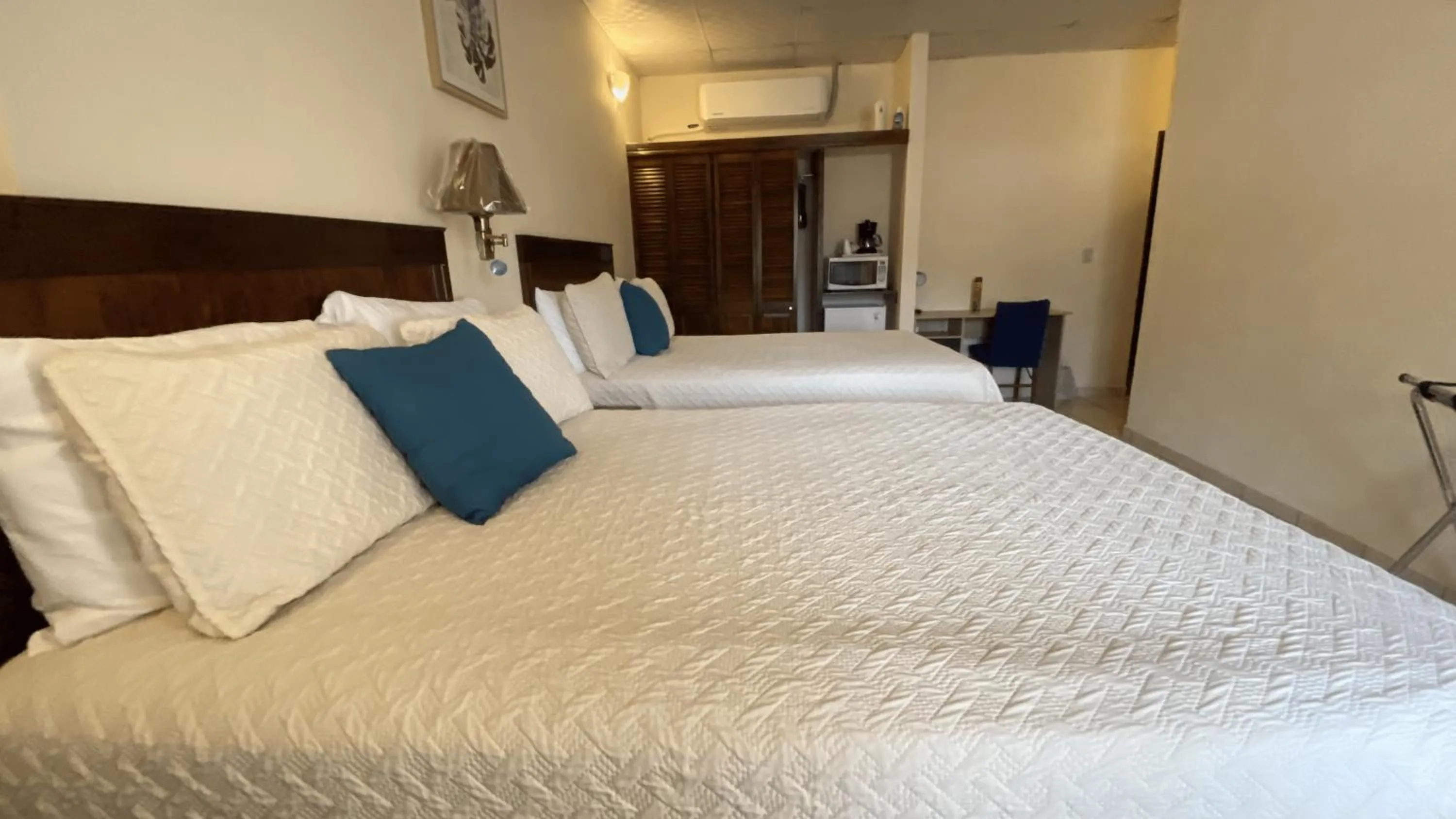 Photo of the whole room, Bed in Real Guanacaste