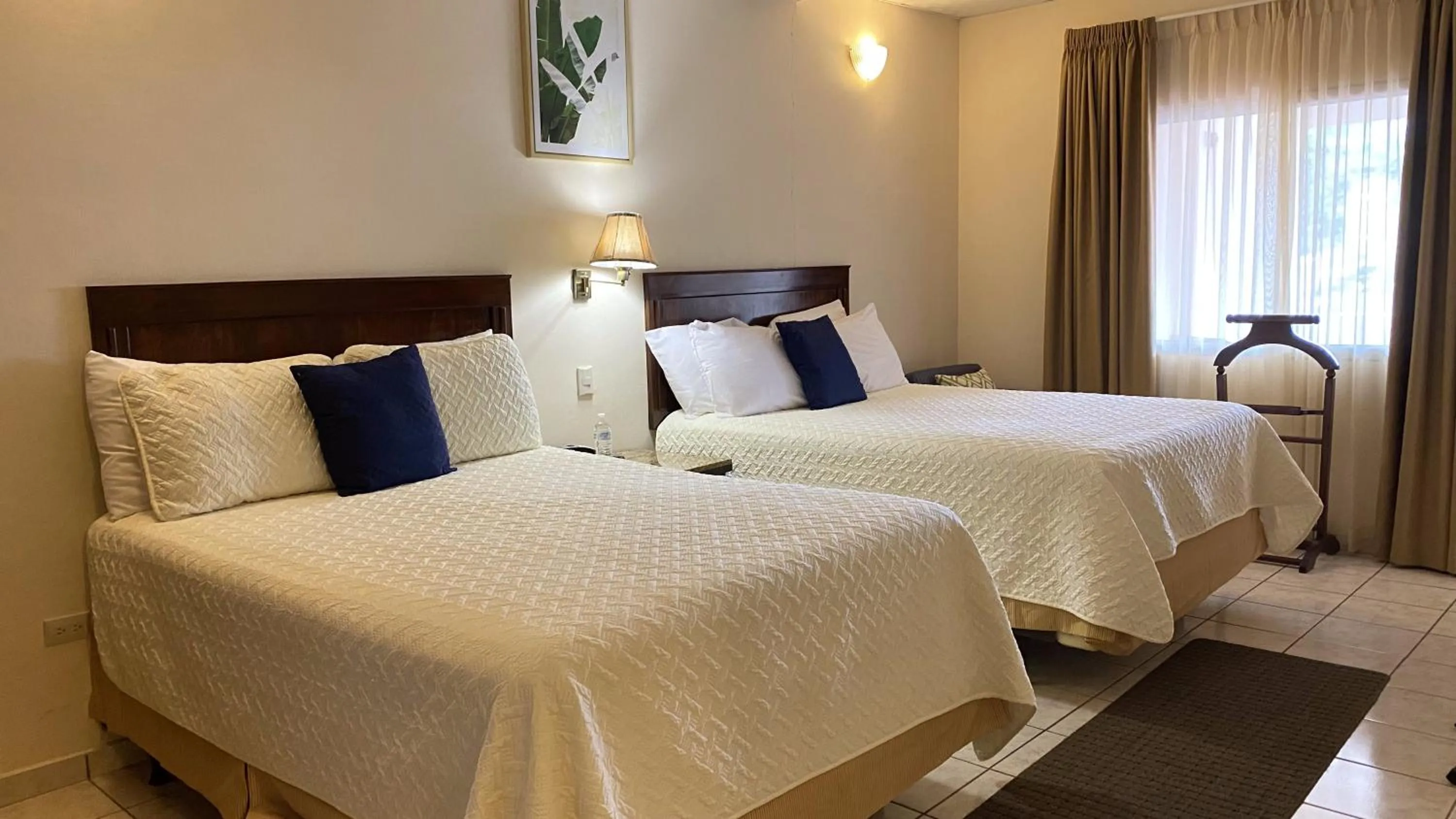 Photo of the whole room, Bed in Real Guanacaste