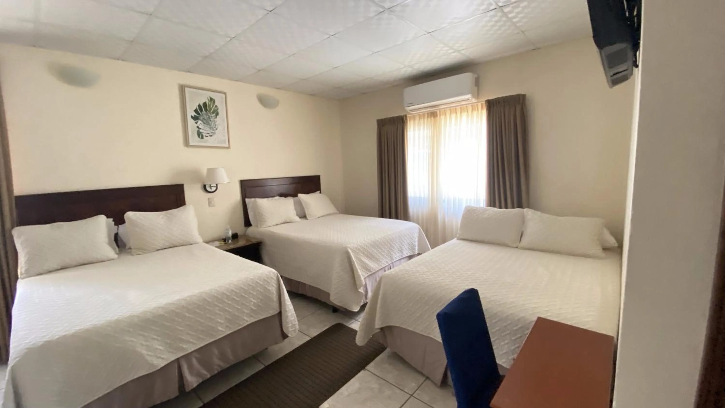 Photo of the whole room, Bed in Real Guanacaste