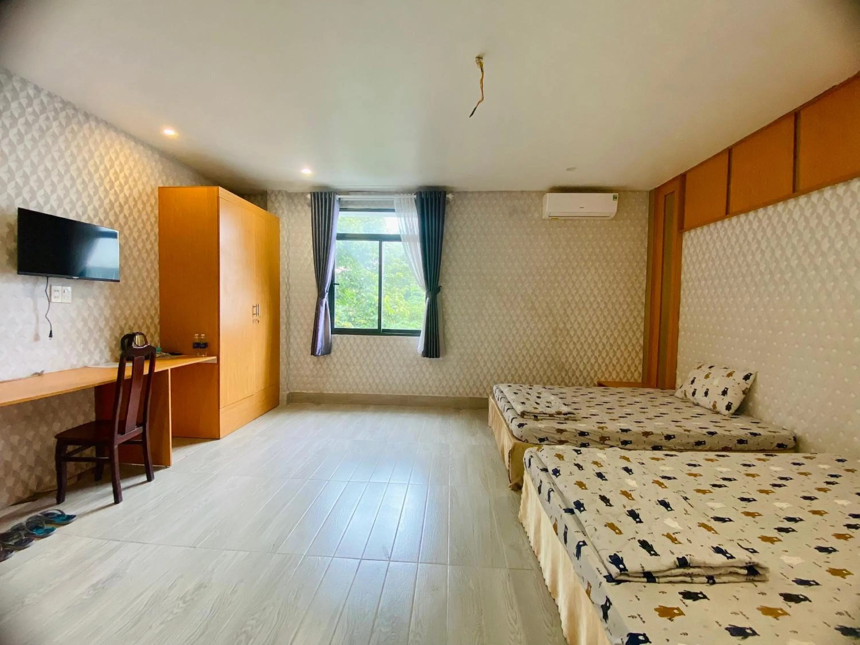 Communal lounge/ TV room, Bed in Sunny 1 Hometel Vinh Long