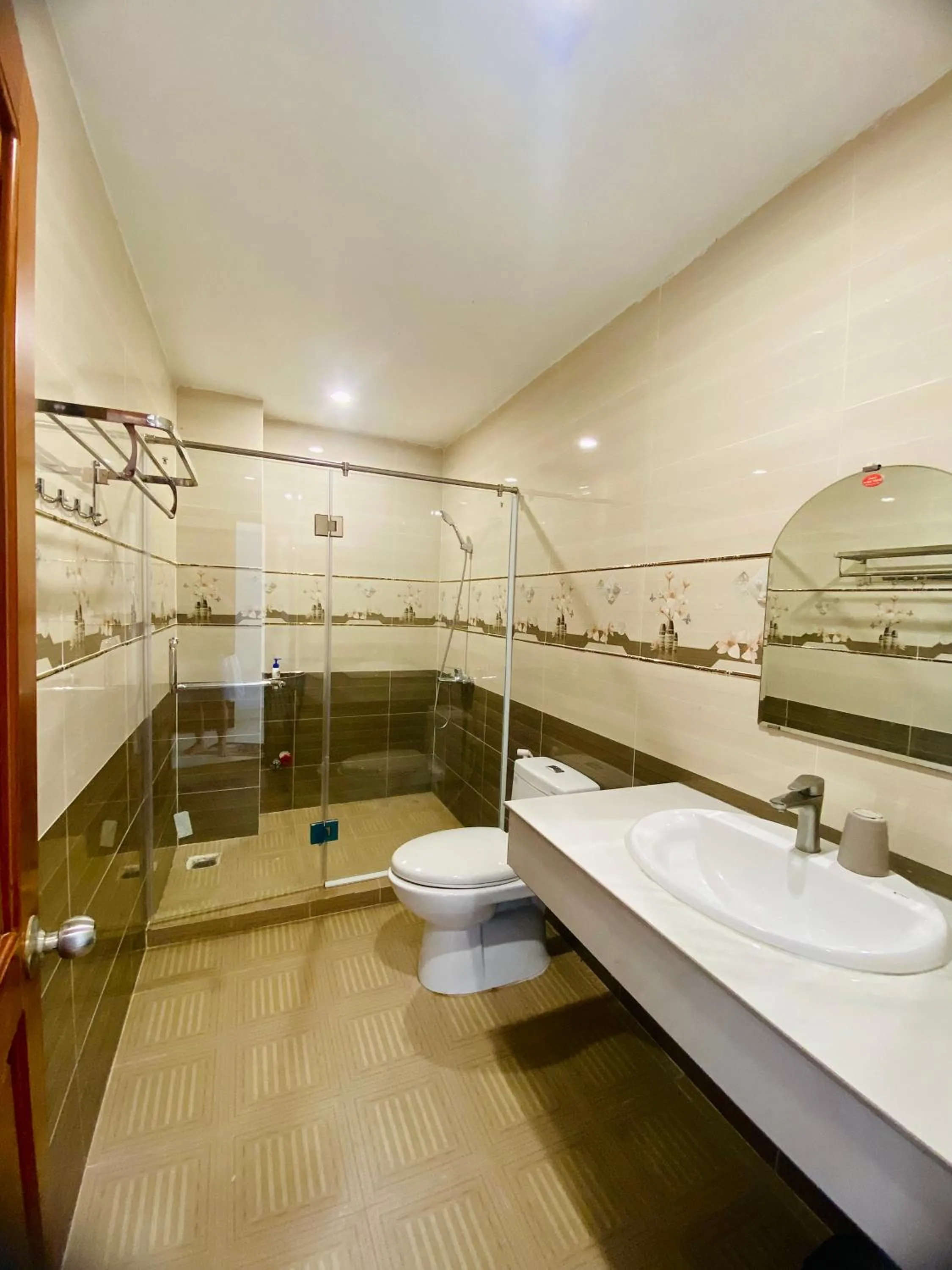 Shower in Sunny 1 Hometel Vinh Long