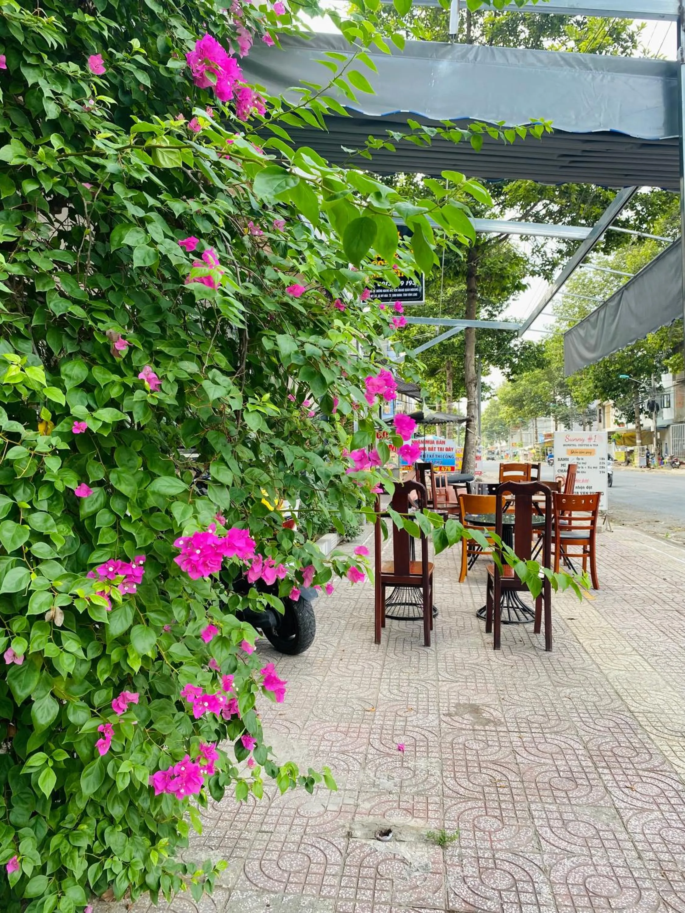 Restaurant/places to eat in Sunny 1 Hometel Vinh Long
