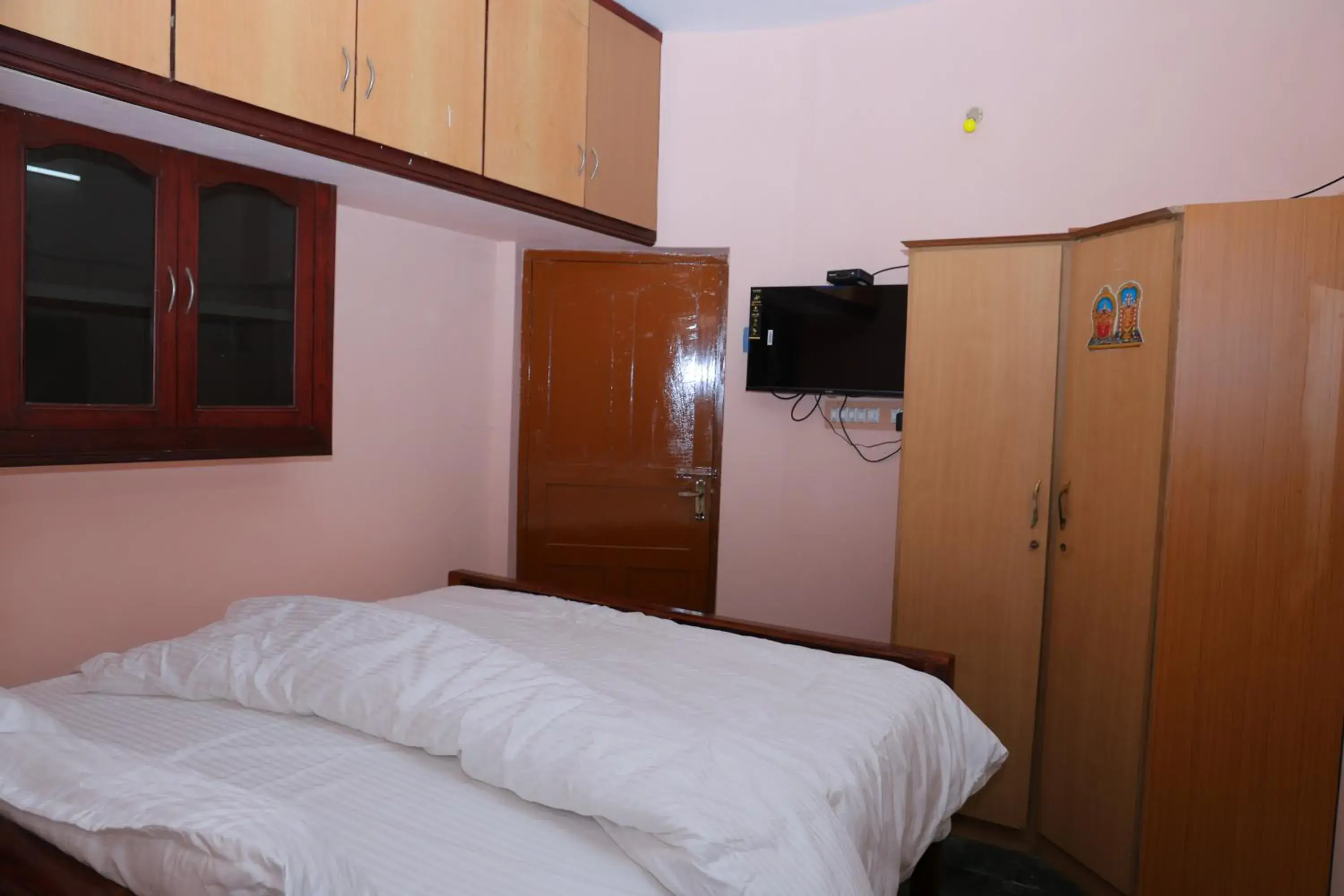 TV and multimedia, Bed in SS Nivas StayHome TV and multimedia, Bed in SS Nivas StayHome