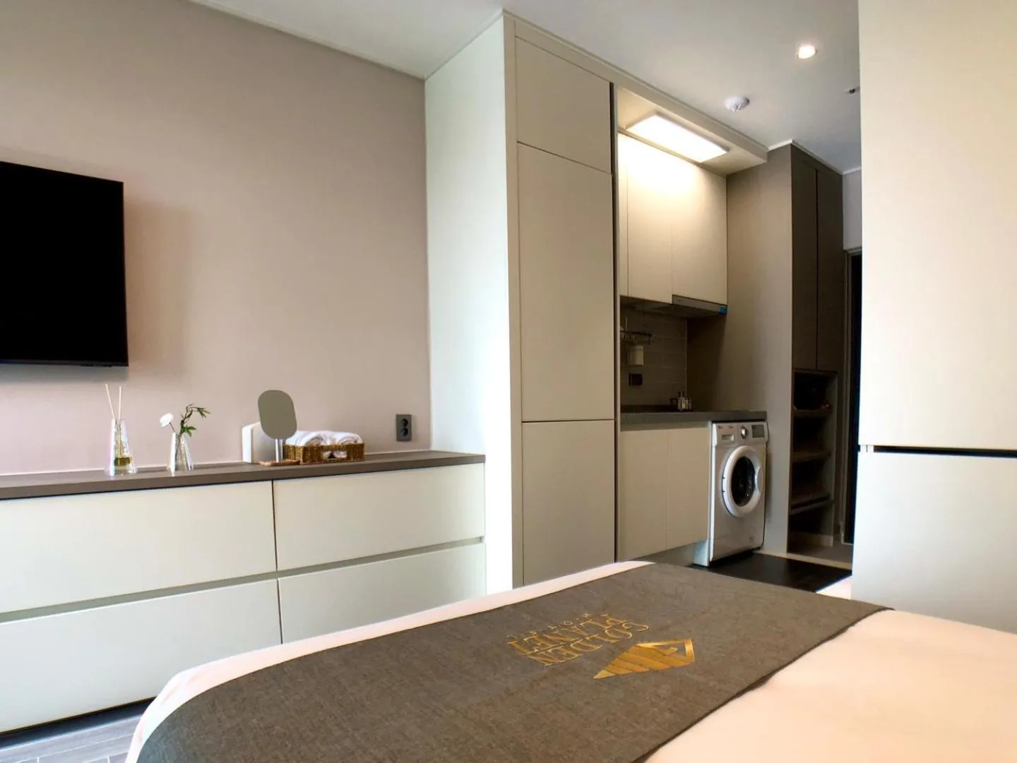 Photo of the whole room in Golden Planet Hotel-Pyeongtaek Godeck