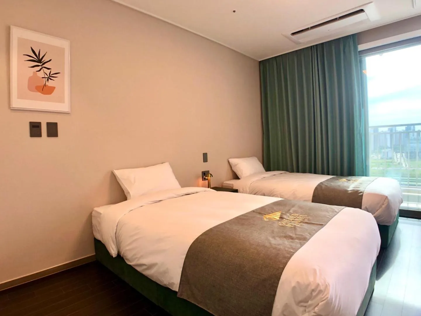 Bedroom, Bed in Golden Planet Hotel-Pyeongtaek Godeck