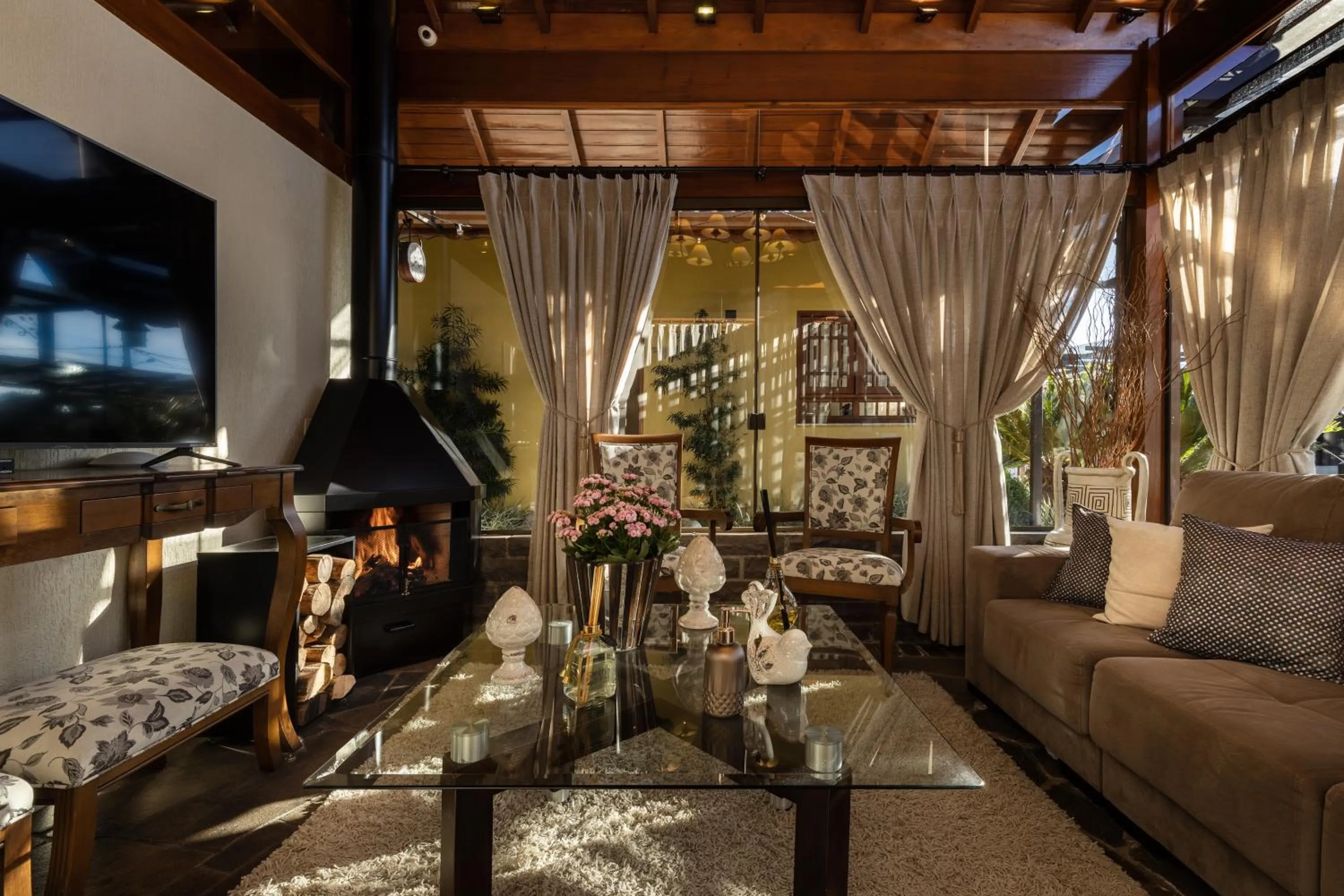 Communal lounge/ TV room in Hotel Vivenda dos Sonhos