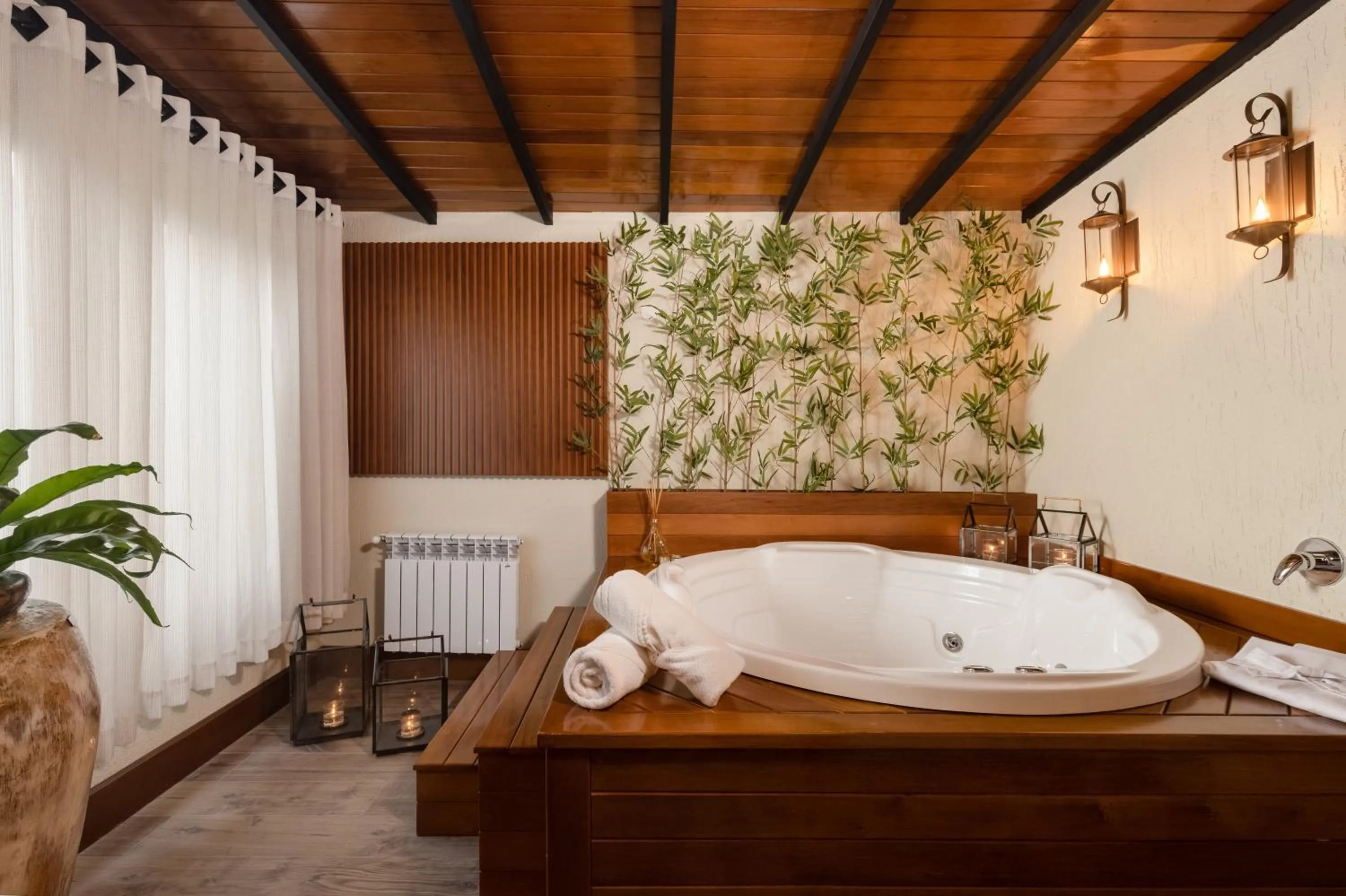 Hot Tub, Bed in Hotel Vivenda dos Sonhos