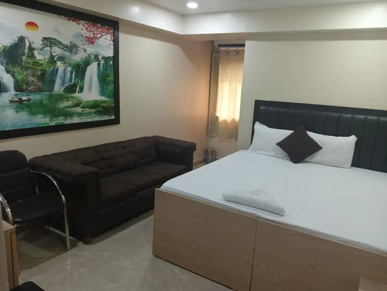 Deluxe Double Room - single occupancy in Hotel Red Velvet Deluxe Double Room - single occupancy in Hotel Red Velvet