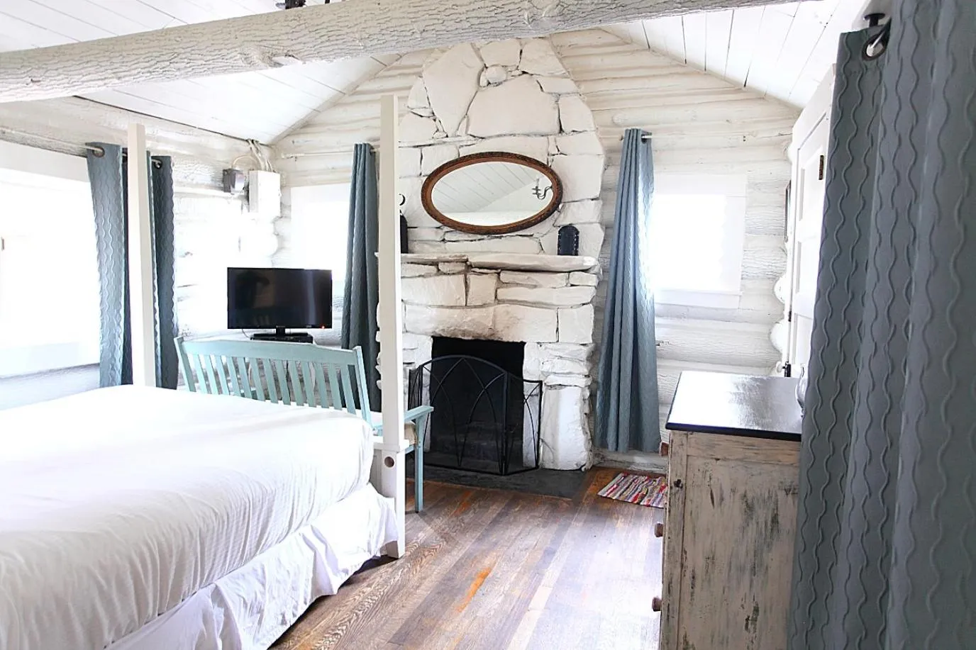 TV and multimedia, Bed in The Pines Cottages