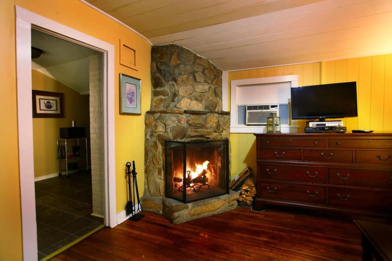 TV and multimedia in The Pines Cottages