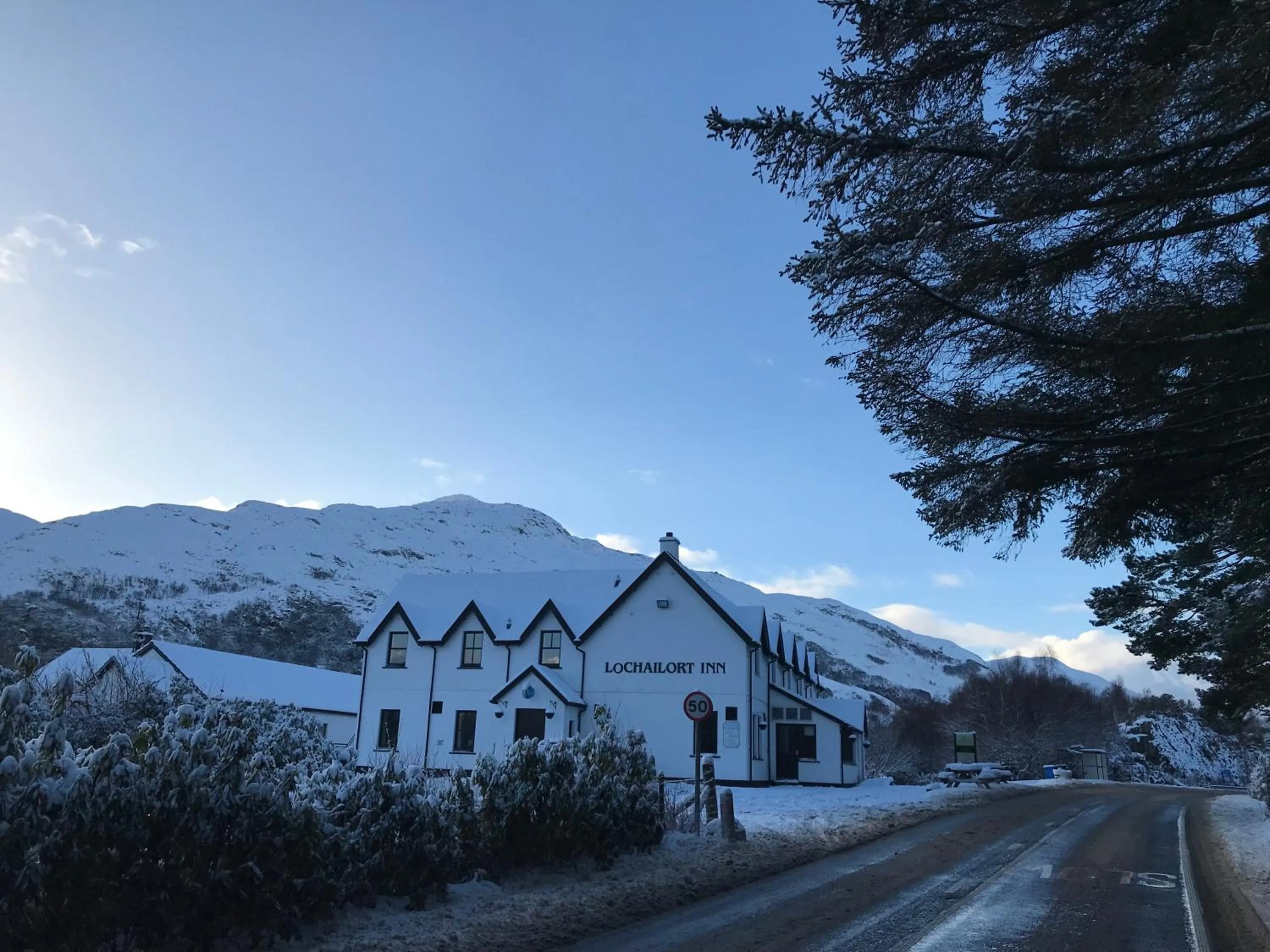 Lochailort Inn