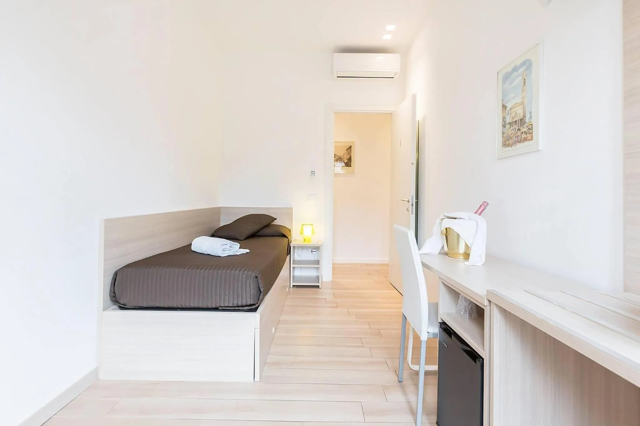 Bed in Foresteria Via Italia - Rooms & Suite