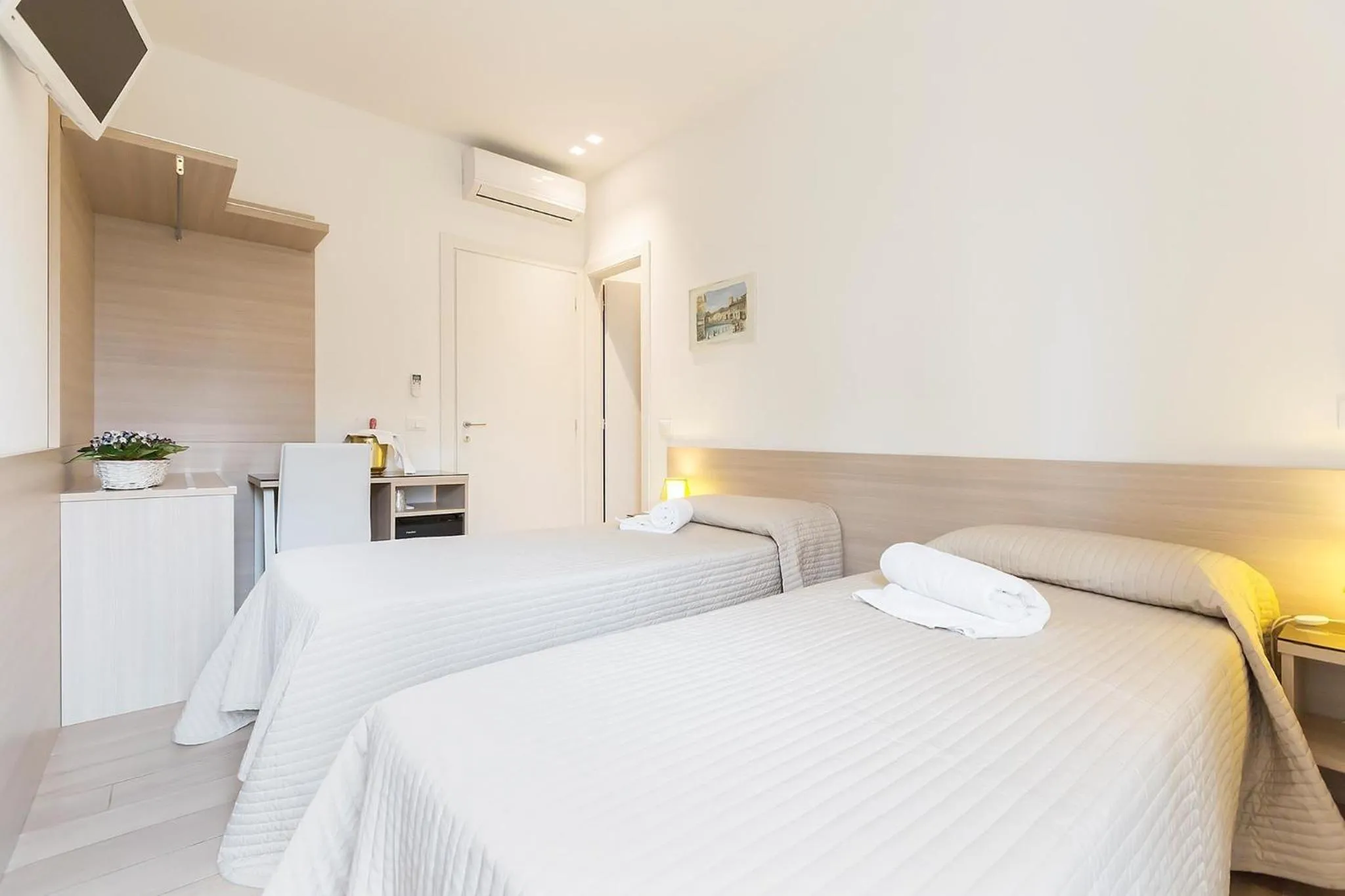 Bed in Foresteria Via Italia - Rooms & Suite