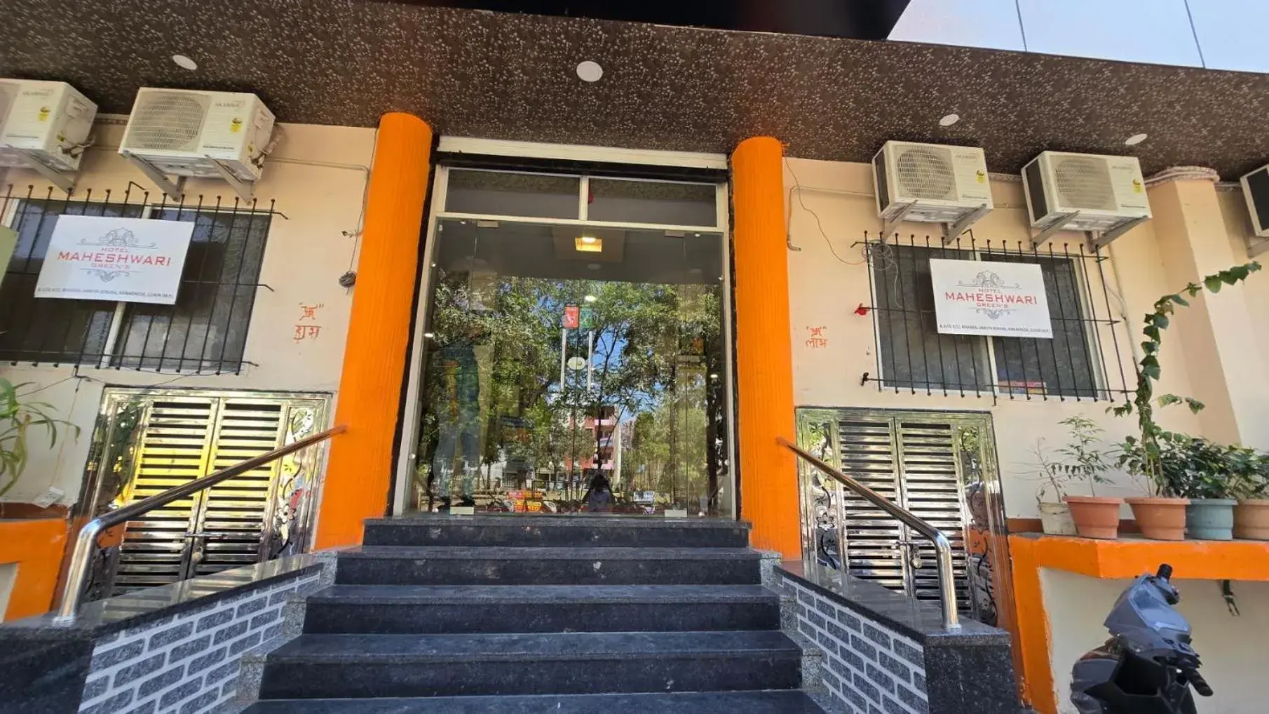 Facade/entrance in HOTEL MAHESHWARI GREEN's Facade/entrance in HOTEL MAHESHWARI GREEN's