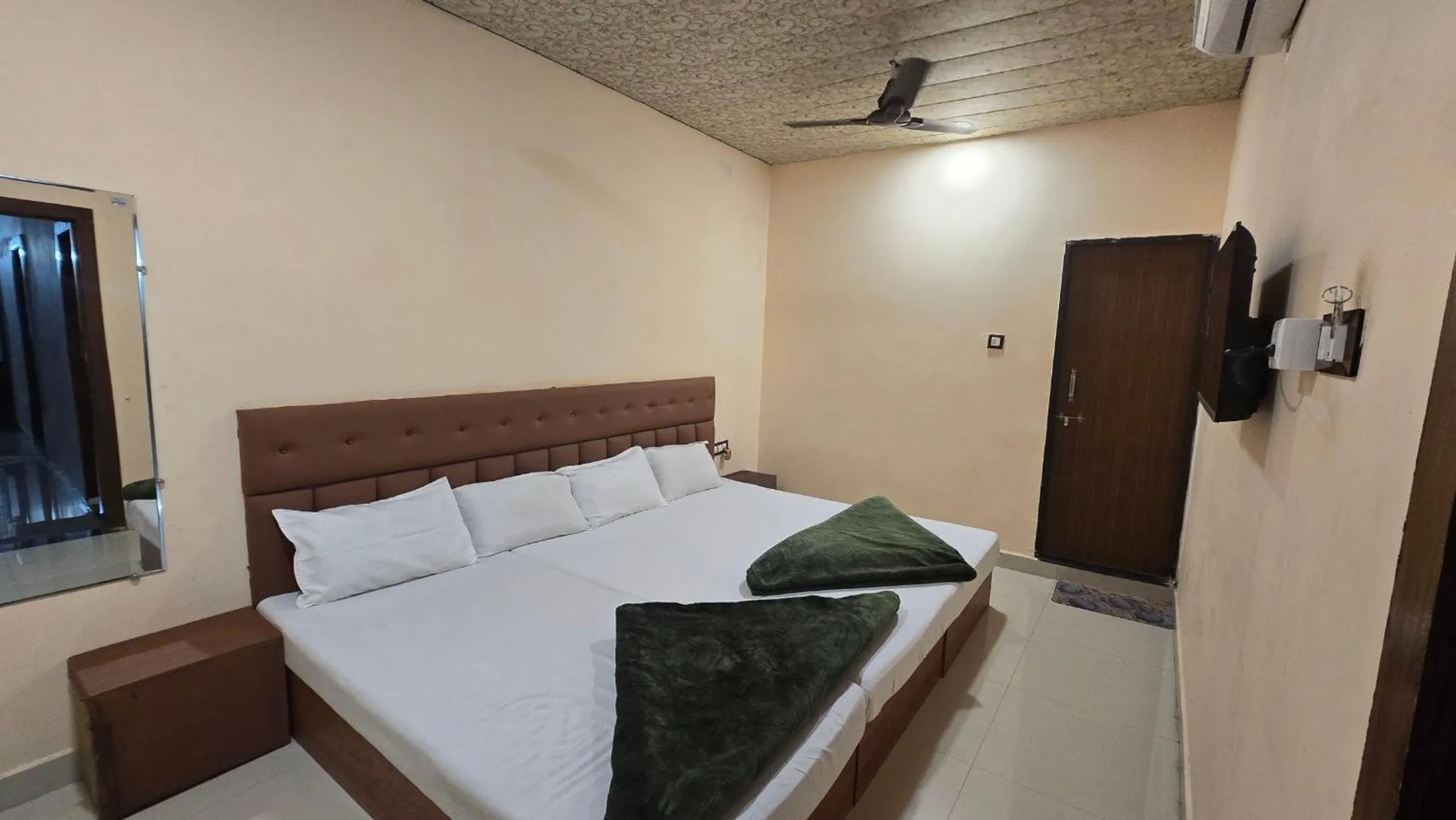 Bed in HOTEL MAHESHWARI GREEN's