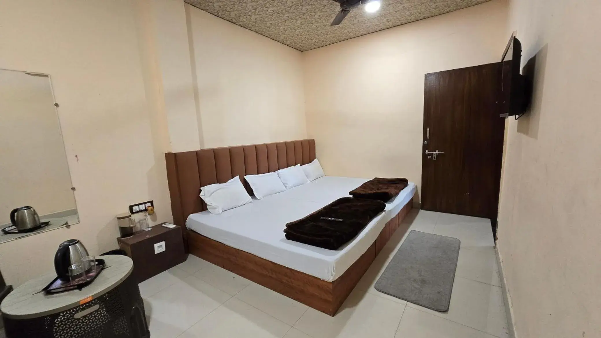 Bed in HOTEL MAHESHWARI GREEN's Bed in HOTEL MAHESHWARI GREEN's