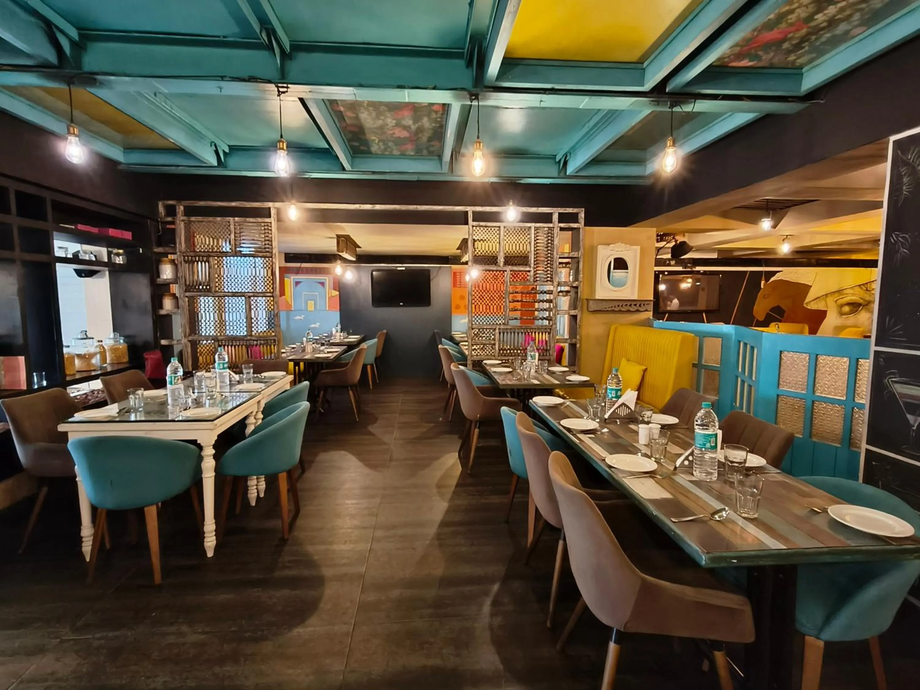 Restaurant/places to eat in Hotel Heritage 2001, Nagpur