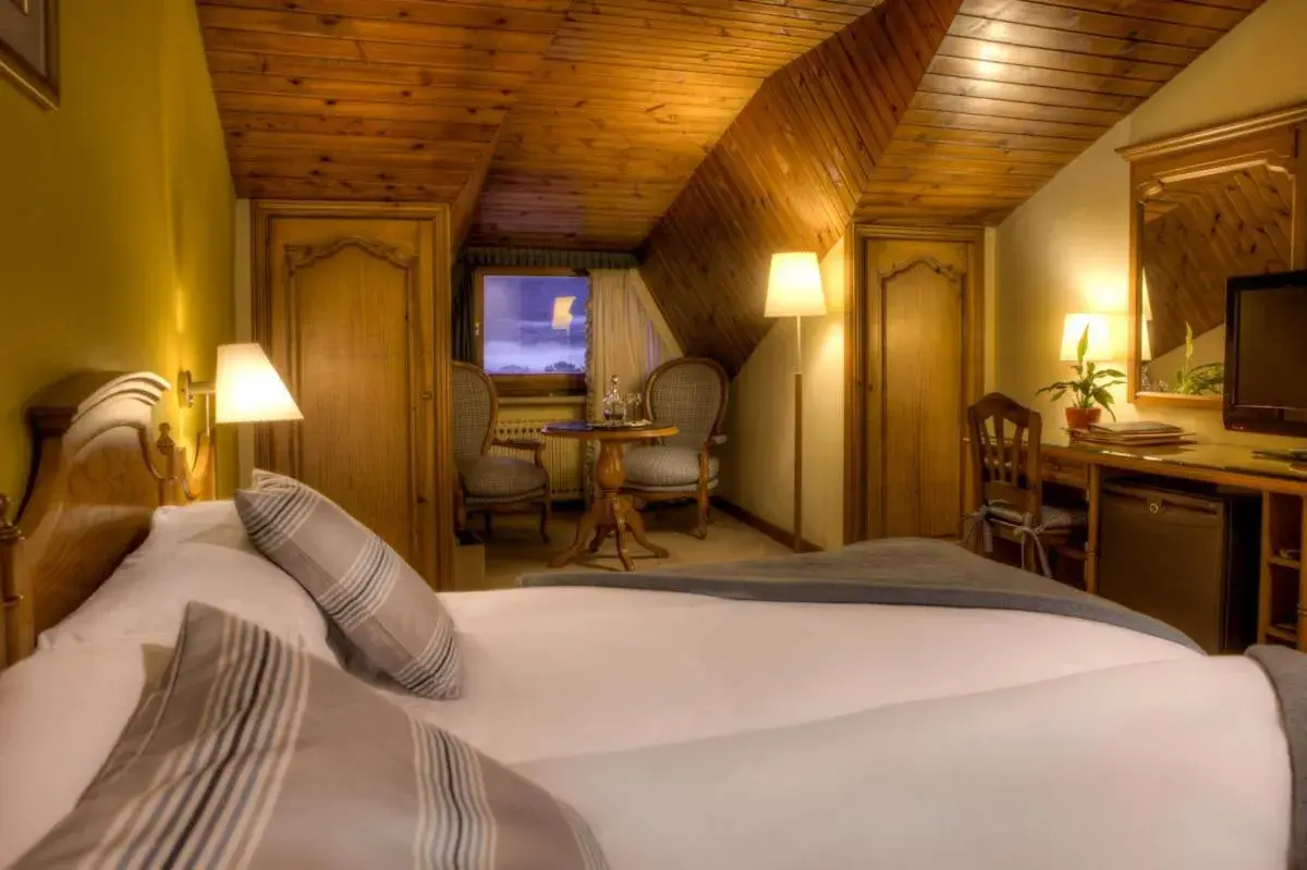 Double Room in HOTEL & SPA El Castell de Ciutat Double Room in HOTEL & SPA El Castell de Ciutat