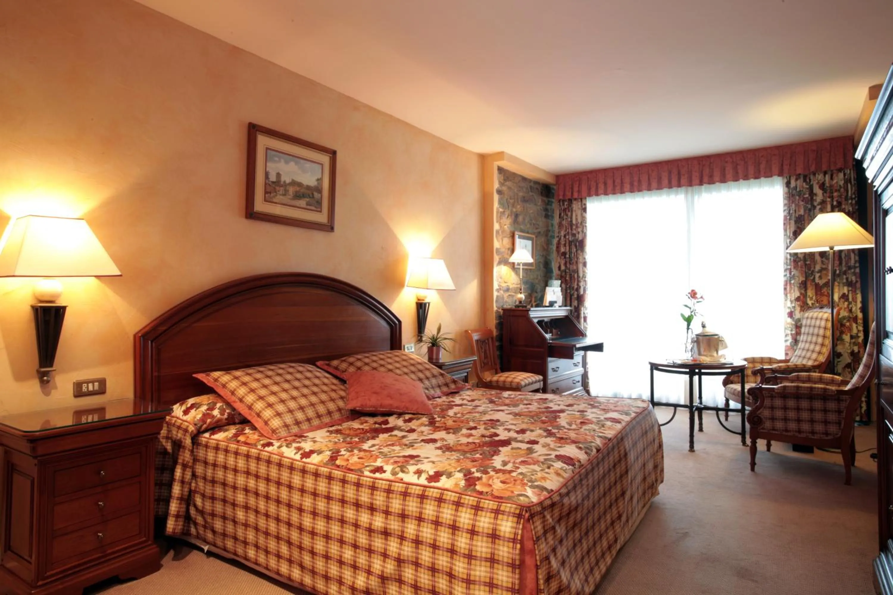 Bedroom, Bed in HOTEL & SPA El Castell de Ciutat