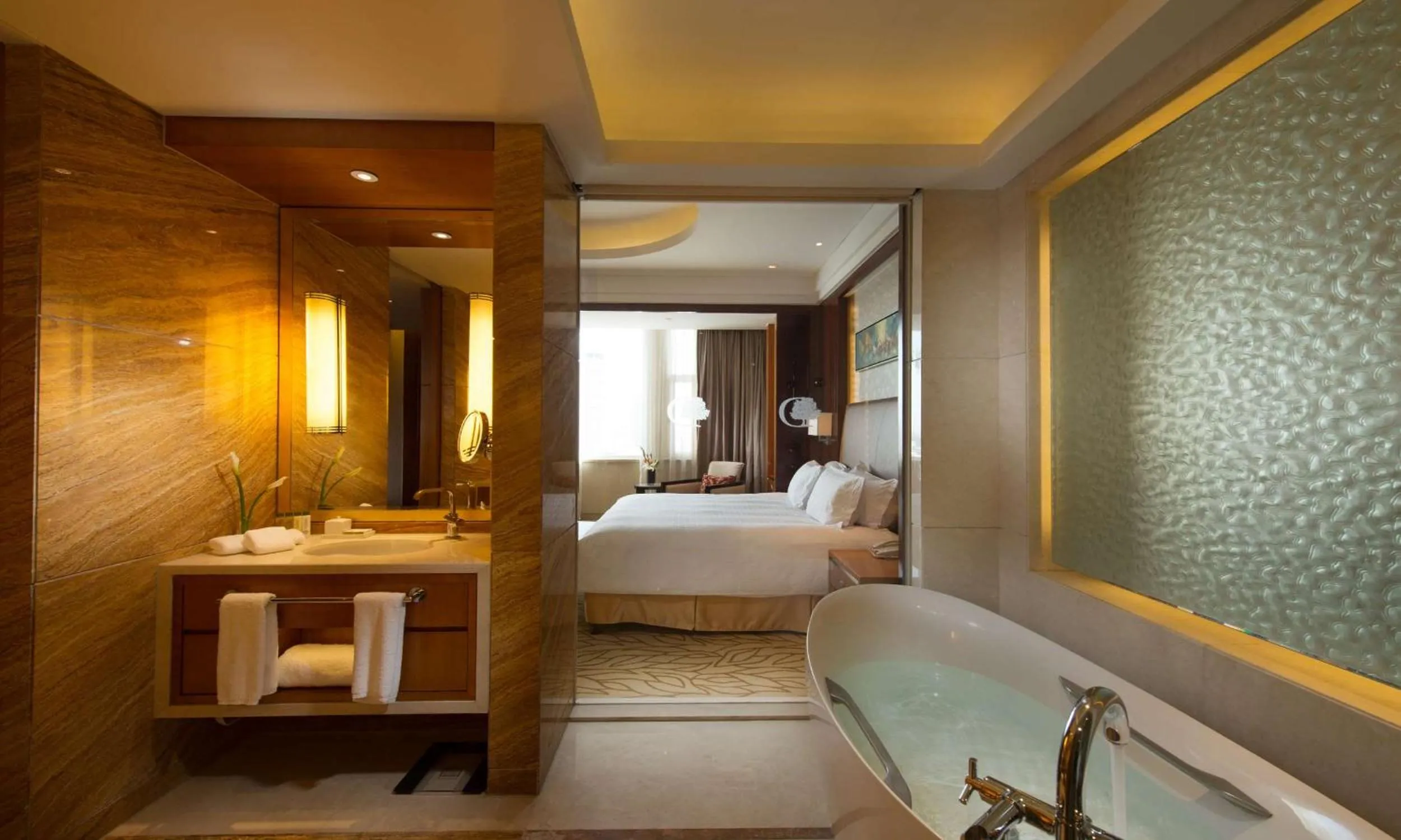 Bathroom, Bed in DoubleTree by Hilton Qinghai - Golmud