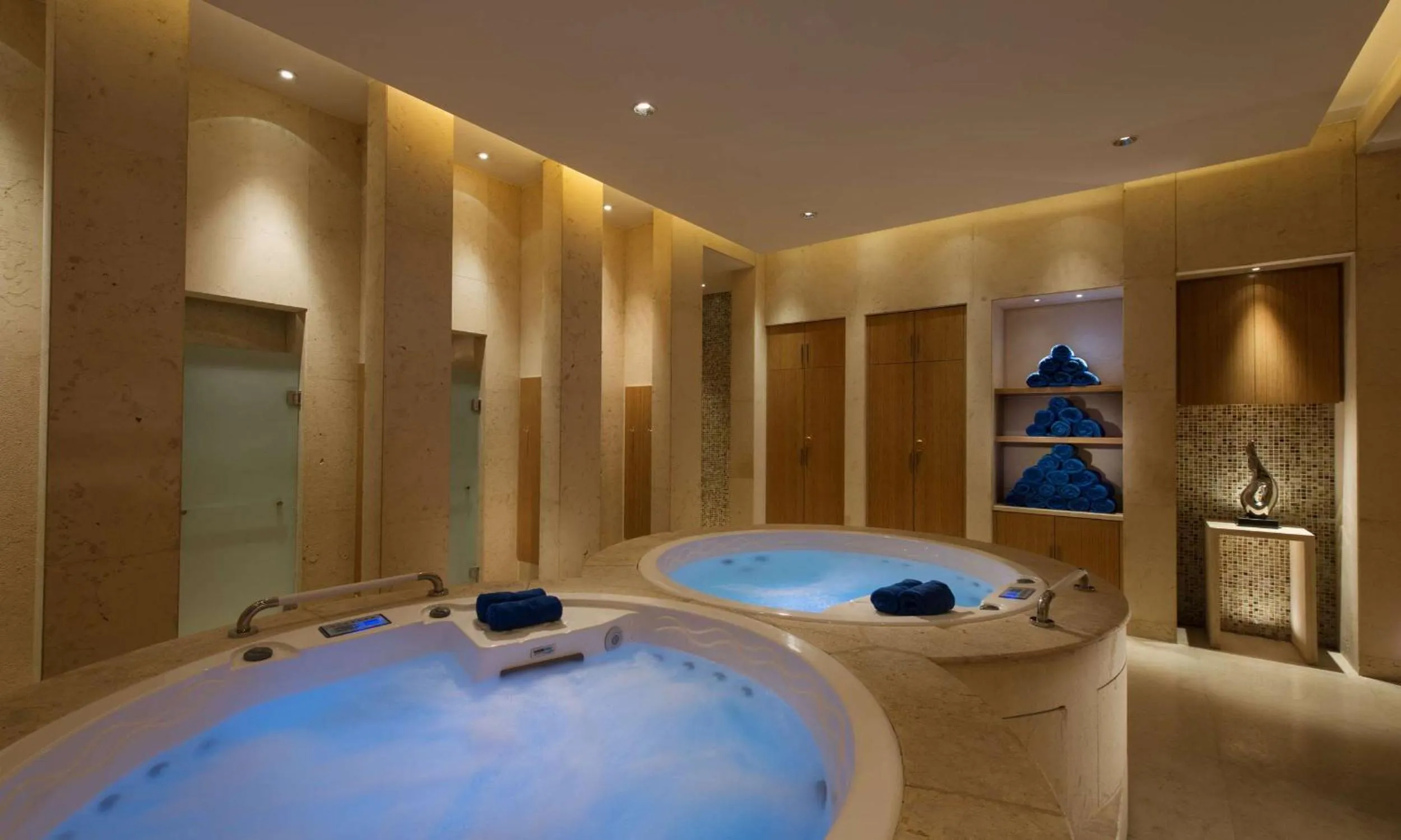 Pool view in DoubleTree by Hilton Qinghai - Golmud