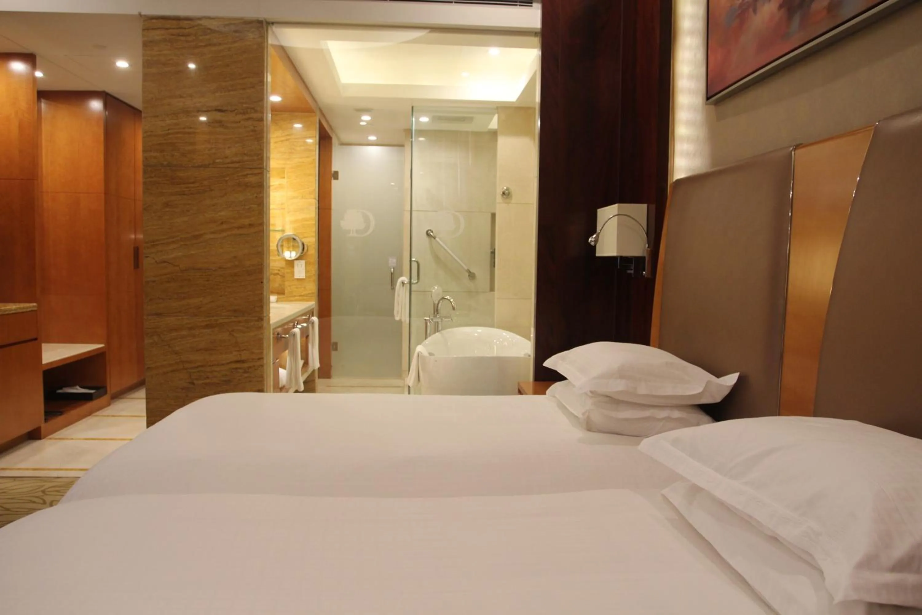 Bed in DoubleTree by Hilton Qinghai - Golmud